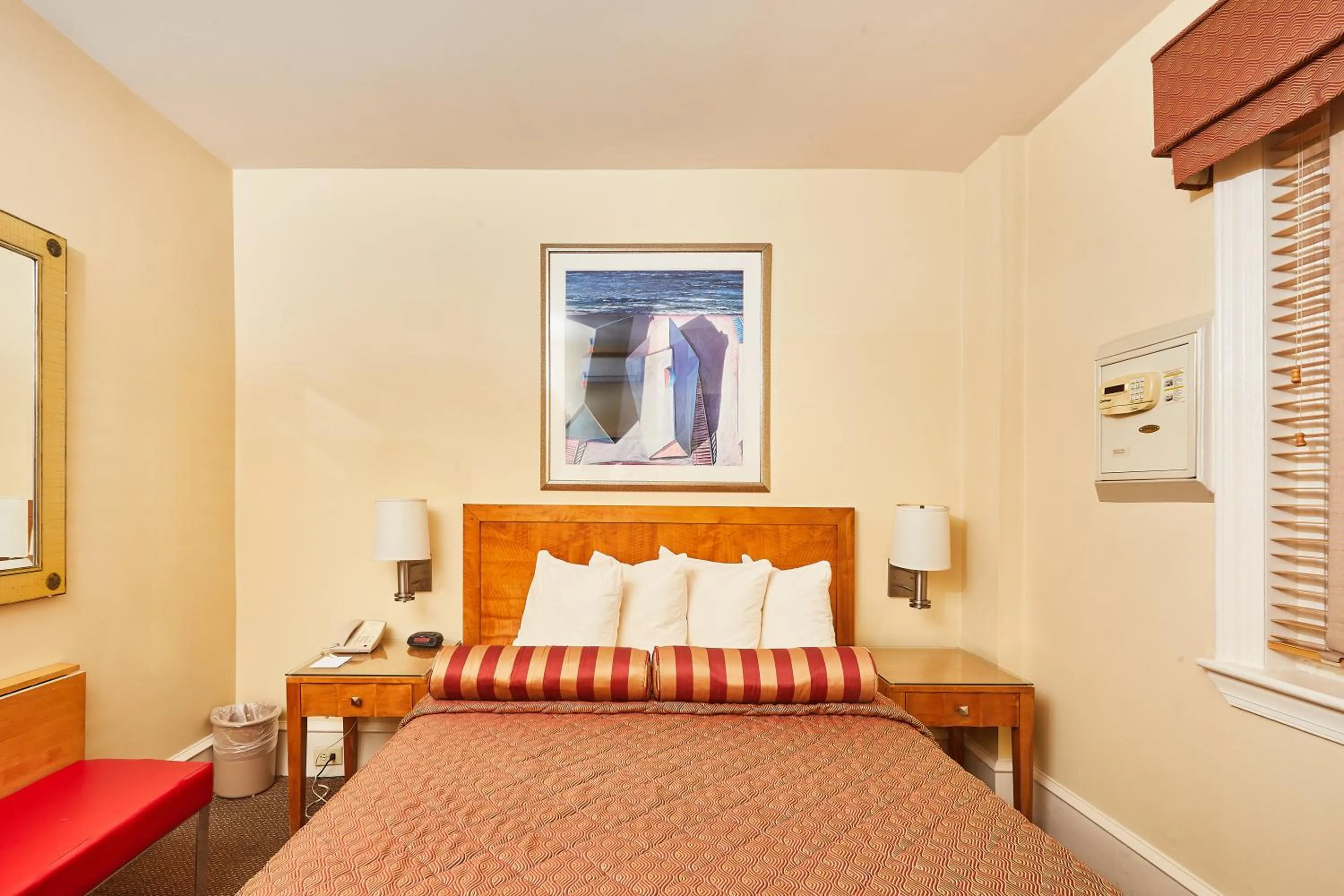 Bed in Alexander Inn