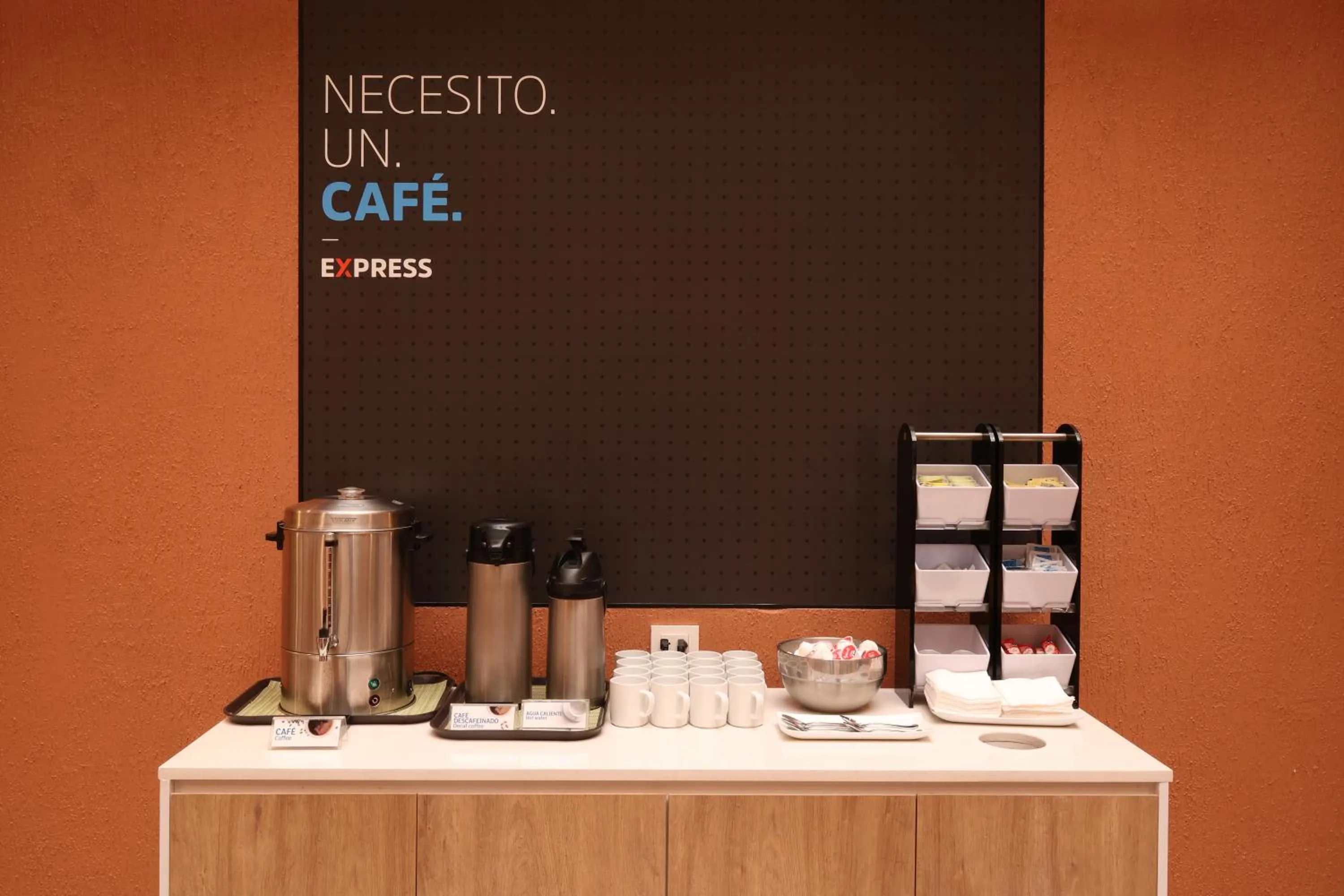 Coffee/tea facilities in Holiday Inn Express Monterrey Galerias-San Jeronimo by IHG