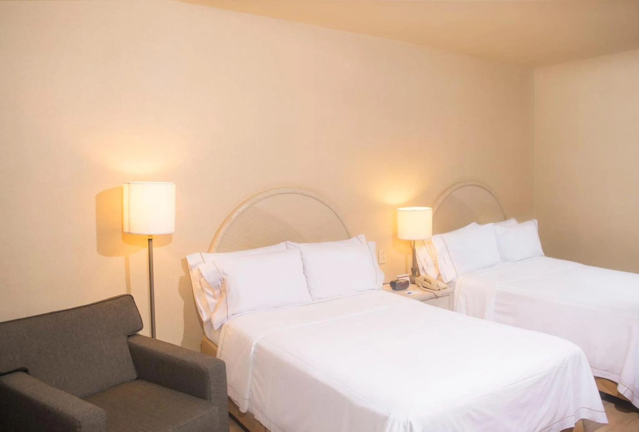 Photo of the whole room, Bed in Holiday Inn Express Monterrey Galerias-San Jeronimo by IHG