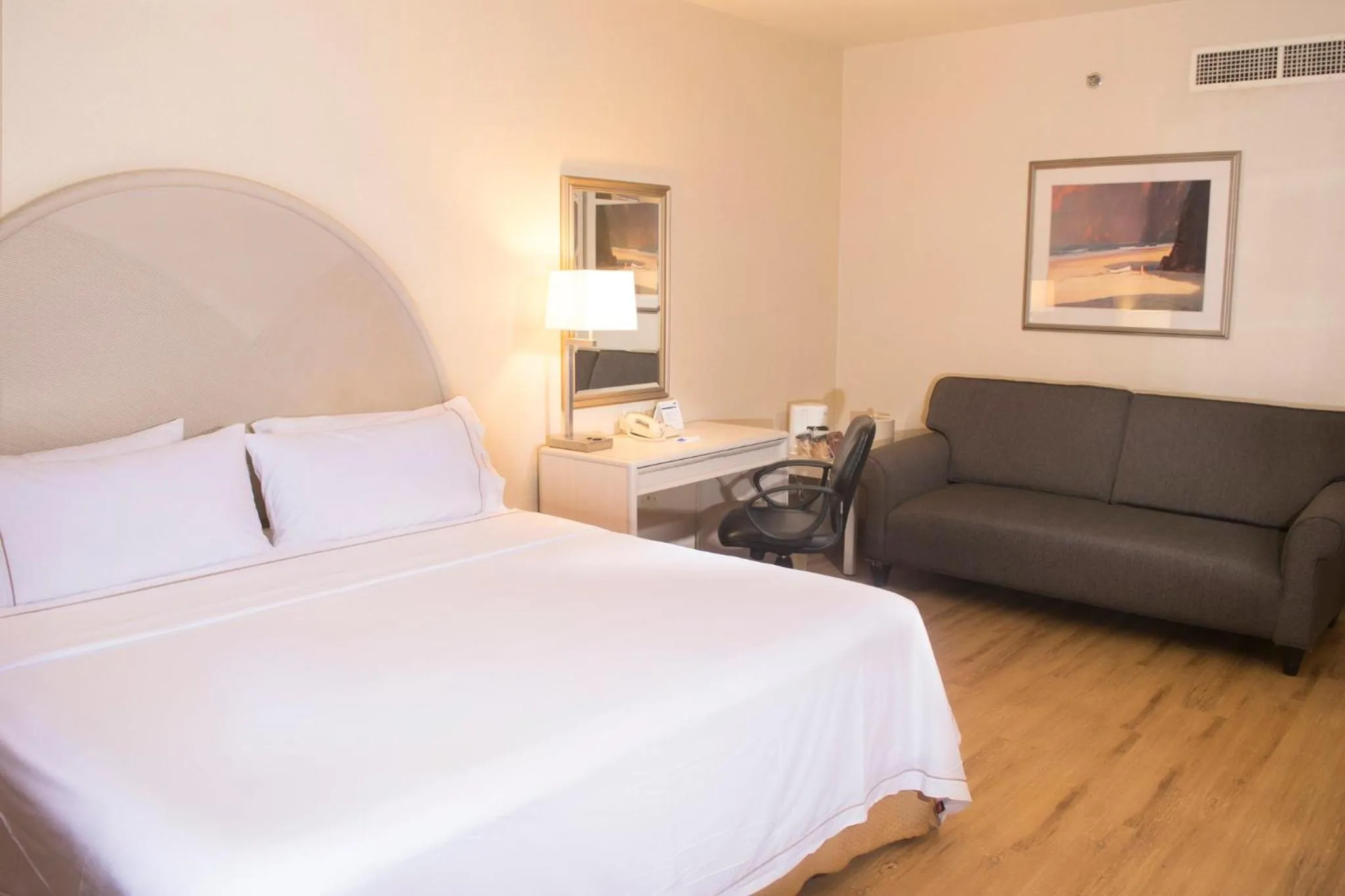 Photo of the whole room, Bed in Holiday Inn Express Monterrey Galerias-San Jeronimo by IHG