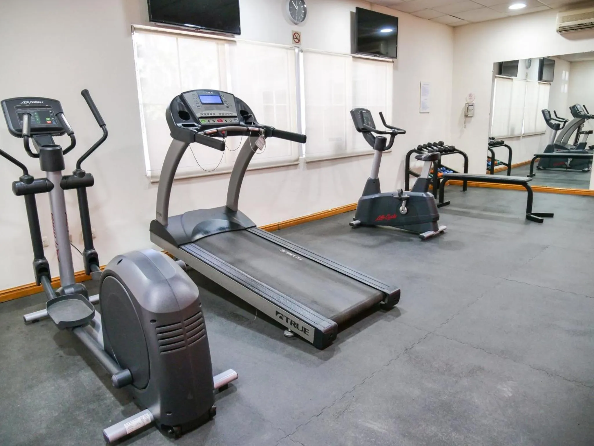 Fitness centre/facilities in Holiday Inn Express Monterrey Galerias-San Jeronimo by IHG