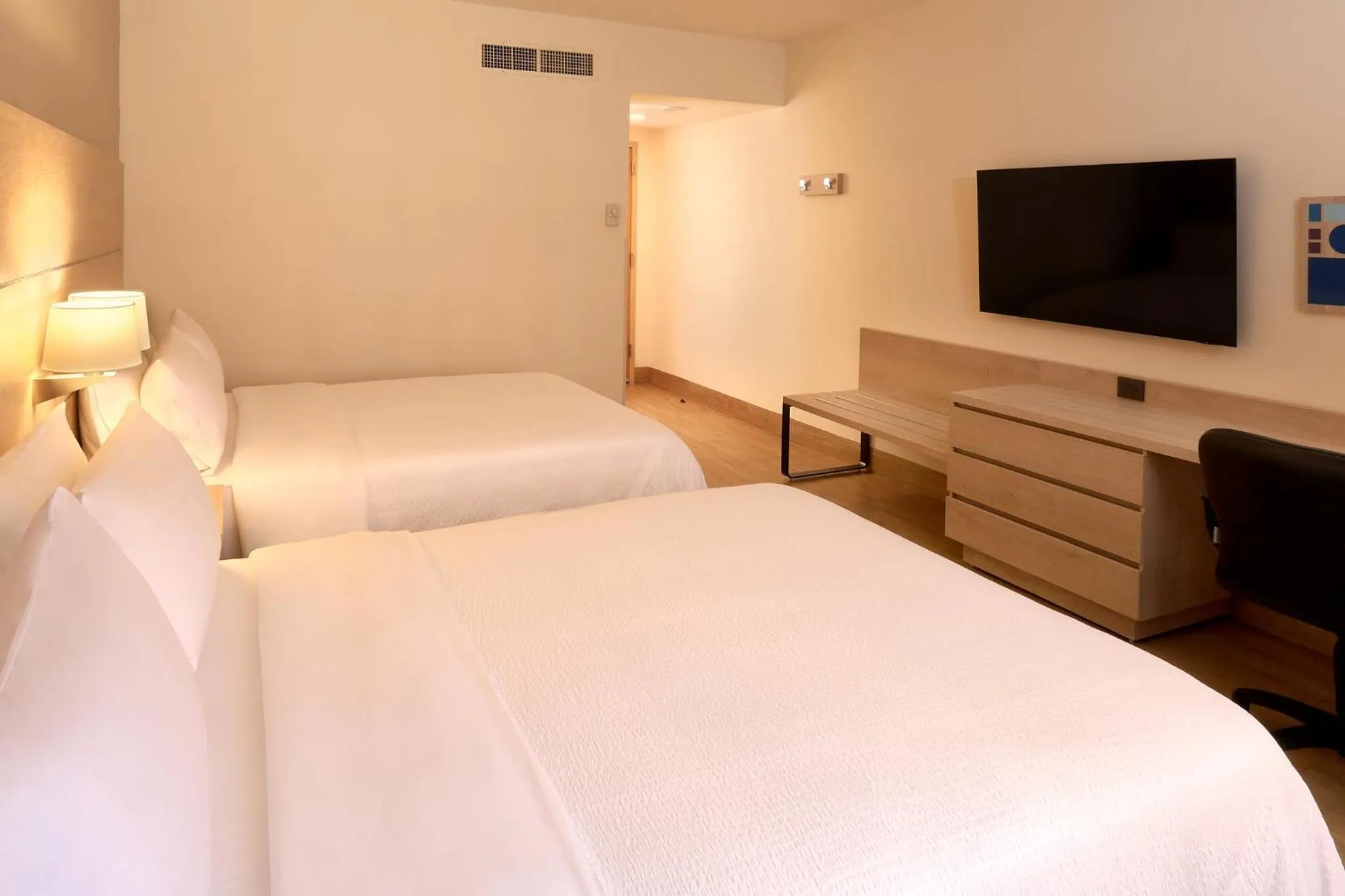 Photo of the whole room, Bed in Holiday Inn Express Monterrey Galerias-San Jeronimo by IHG