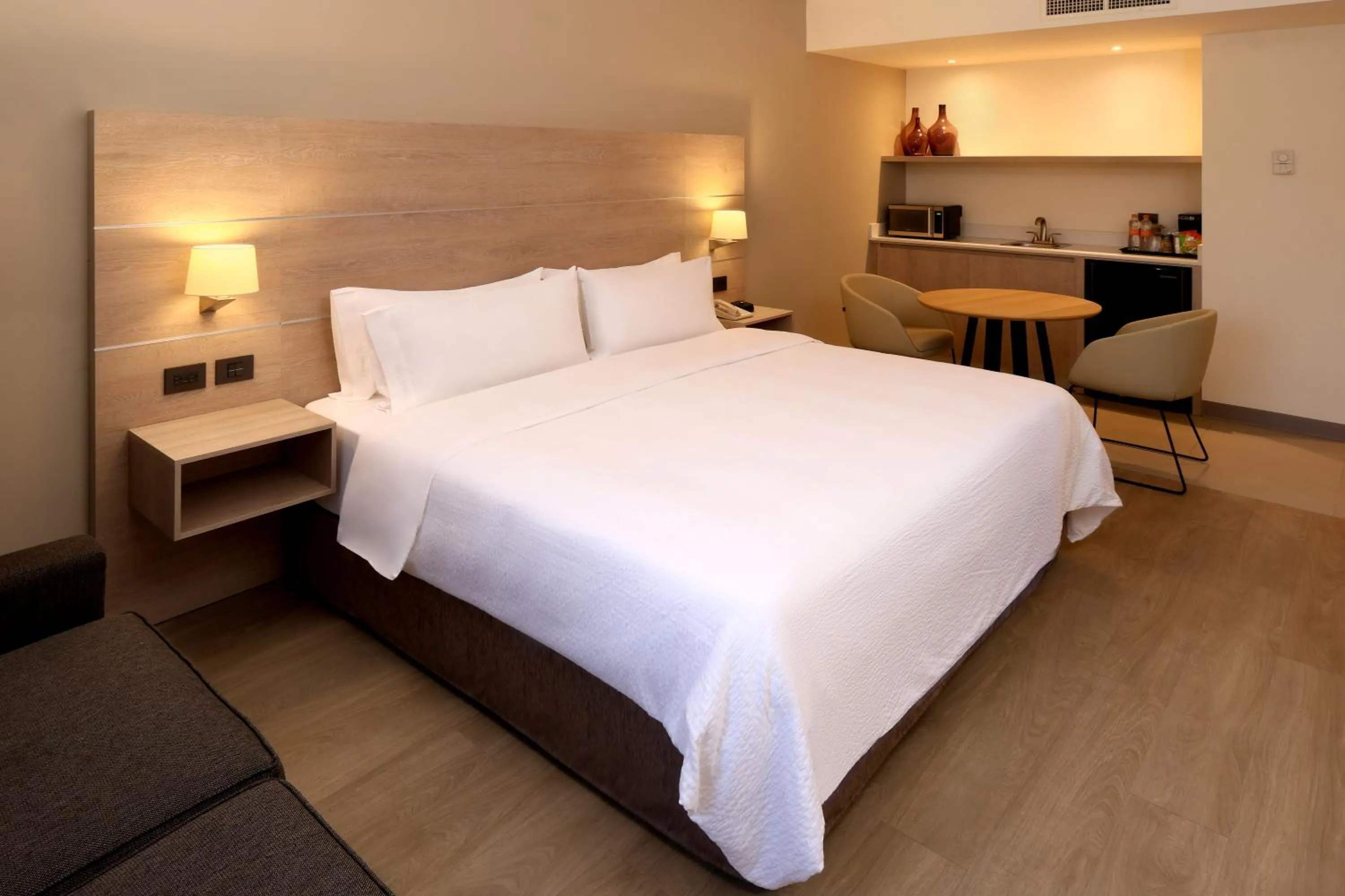 Photo of the whole room, Bed in Holiday Inn Express Monterrey Galerias-San Jeronimo by IHG