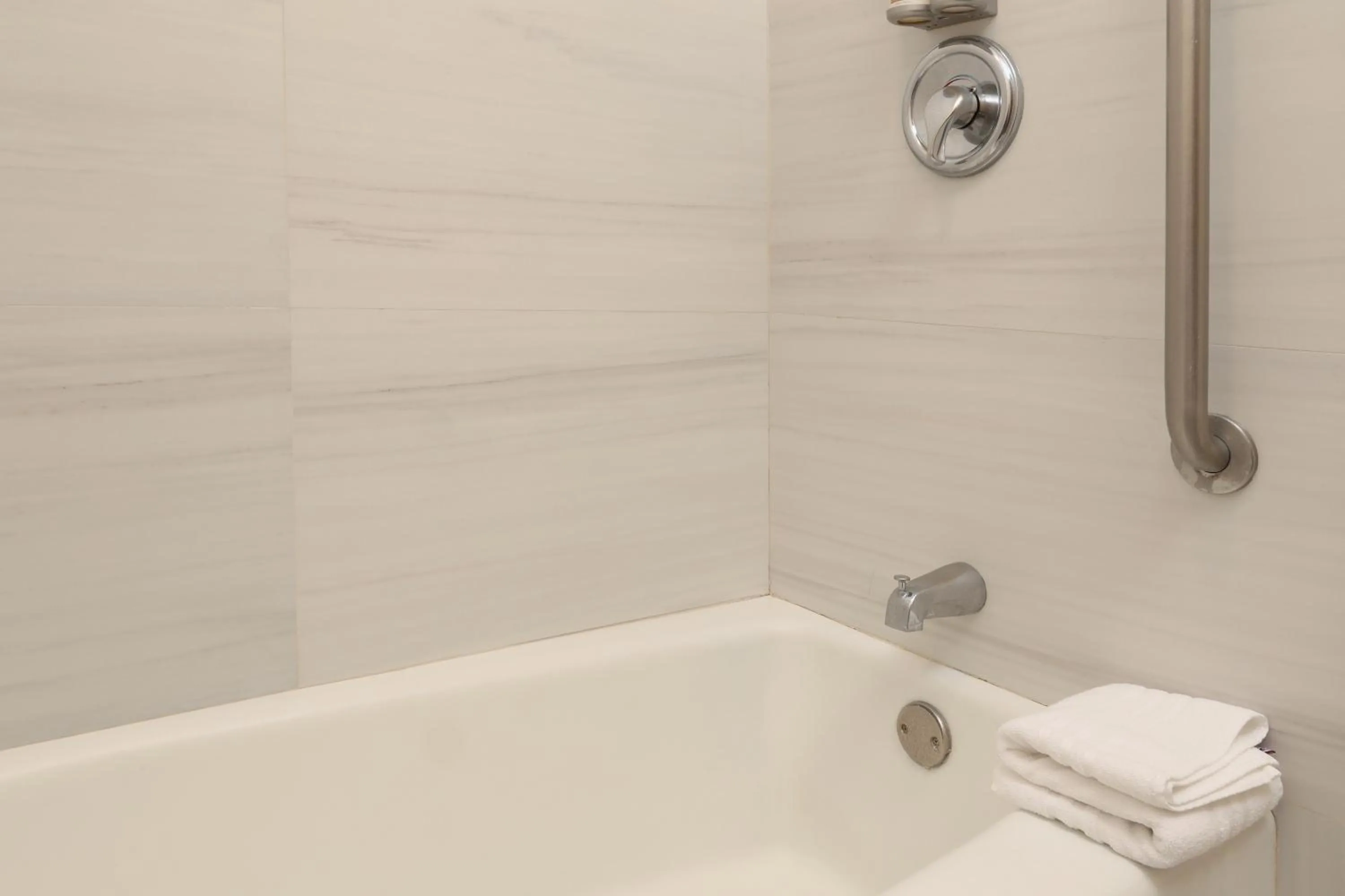 Bathroom in Holiday Inn Express Monterrey Galerias-San Jeronimo by IHG