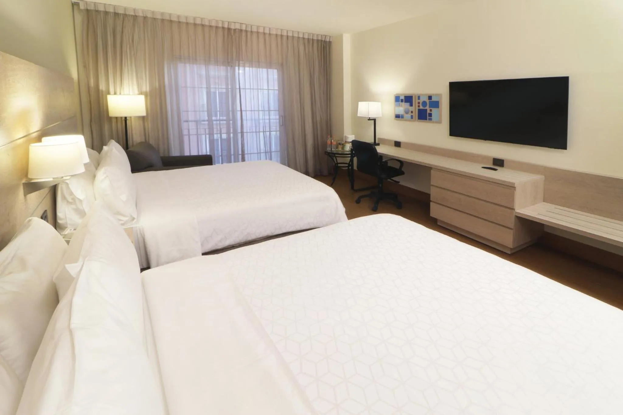Photo of the whole room, Bed in Holiday Inn Express Monterrey Galerias-San Jeronimo by IHG