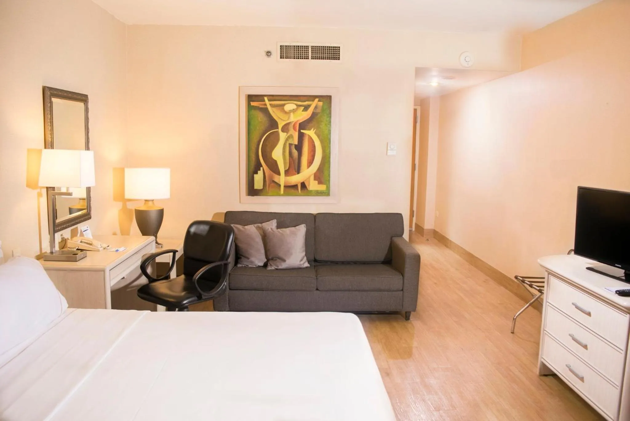 Photo of the whole room, Bed in Holiday Inn Express Monterrey Galerias-San Jeronimo by IHG