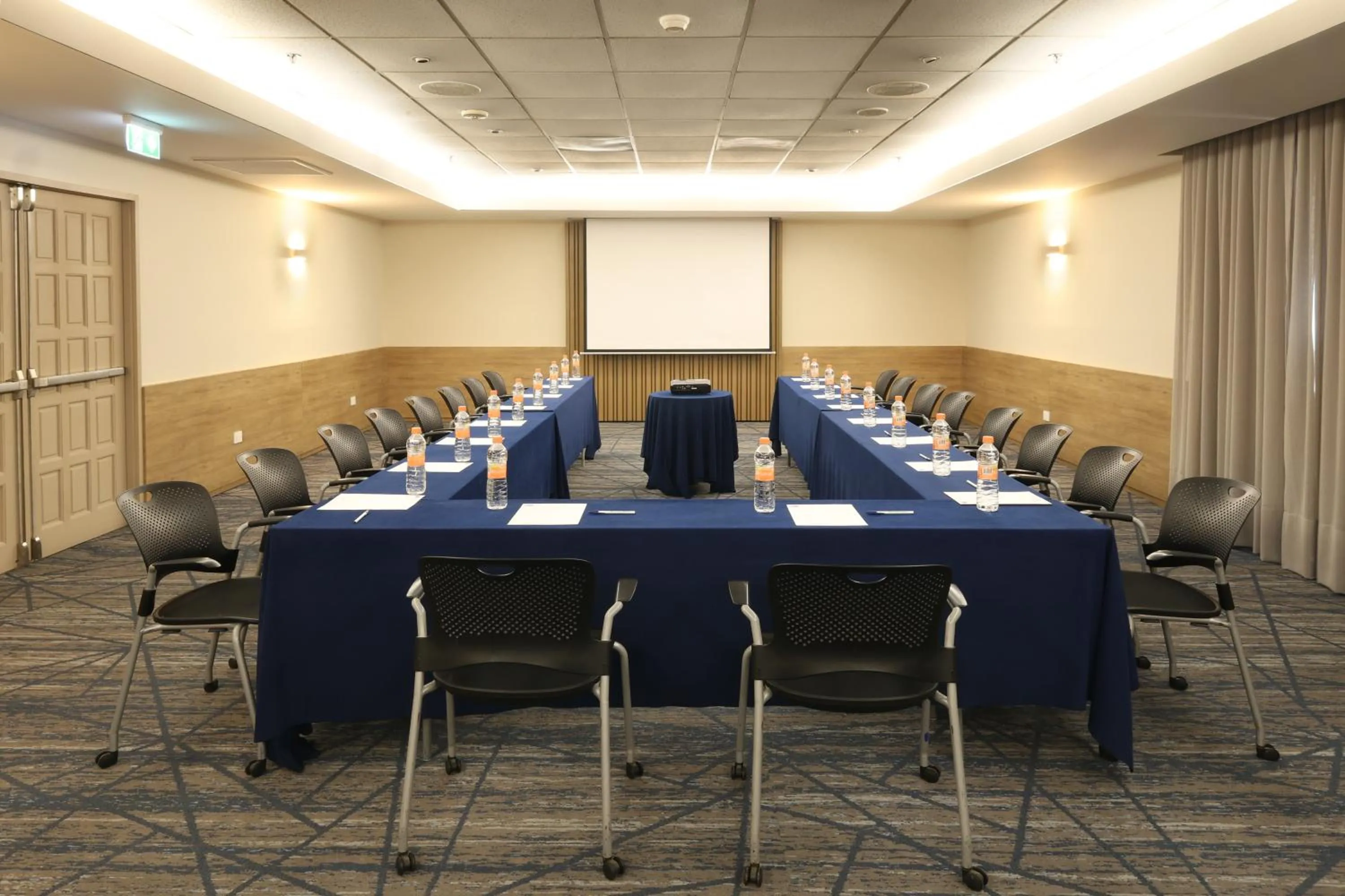 Meeting/conference room in Holiday Inn Express Monterrey Galerias-San Jeronimo by IHG