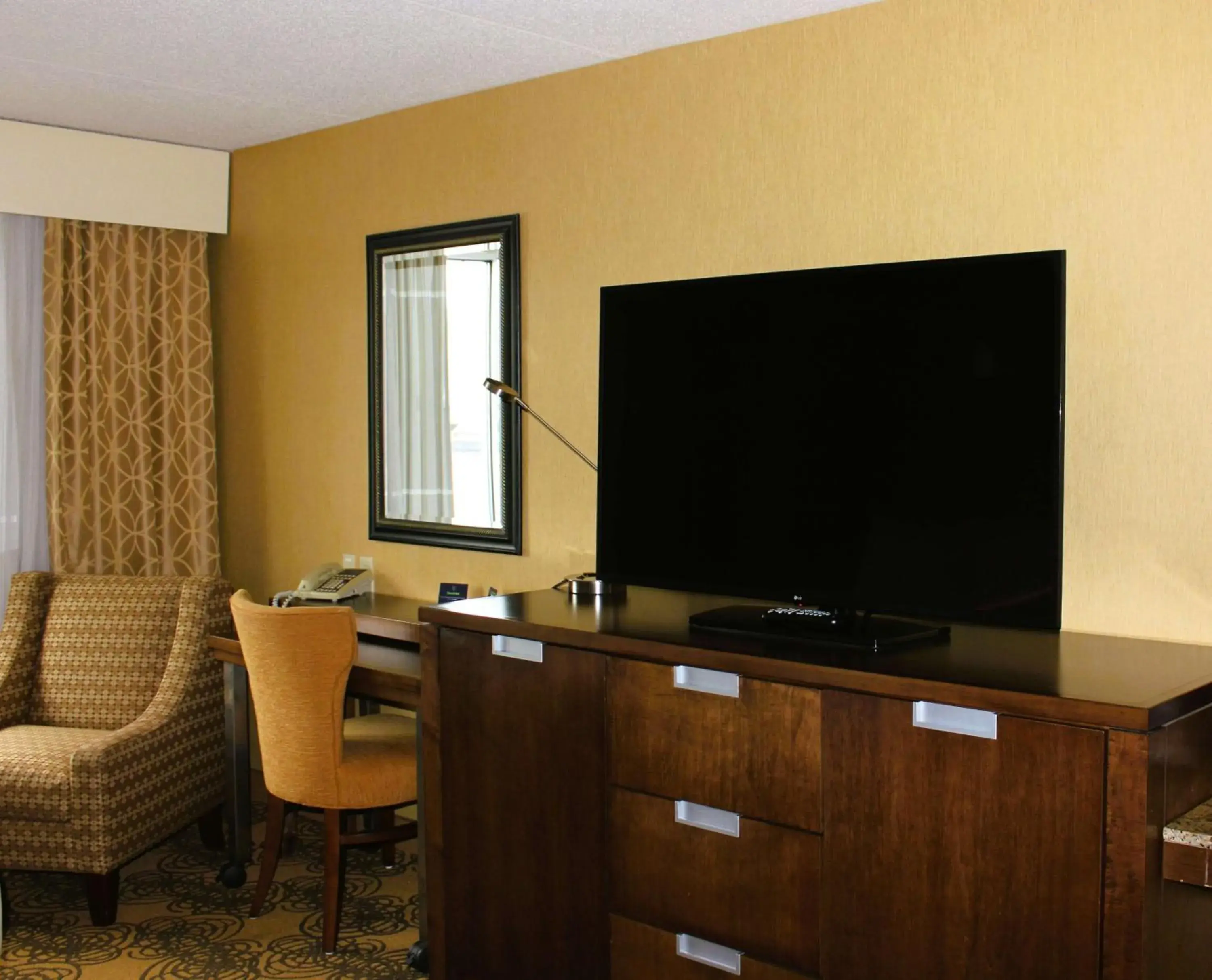 King Room - Disability Access/Non-Smoking in DoubleTree by Hilton Bay City - Riverfront King Room - Disability Access/Non-Smoking in DoubleTree by Hilton Bay City - Riverfront