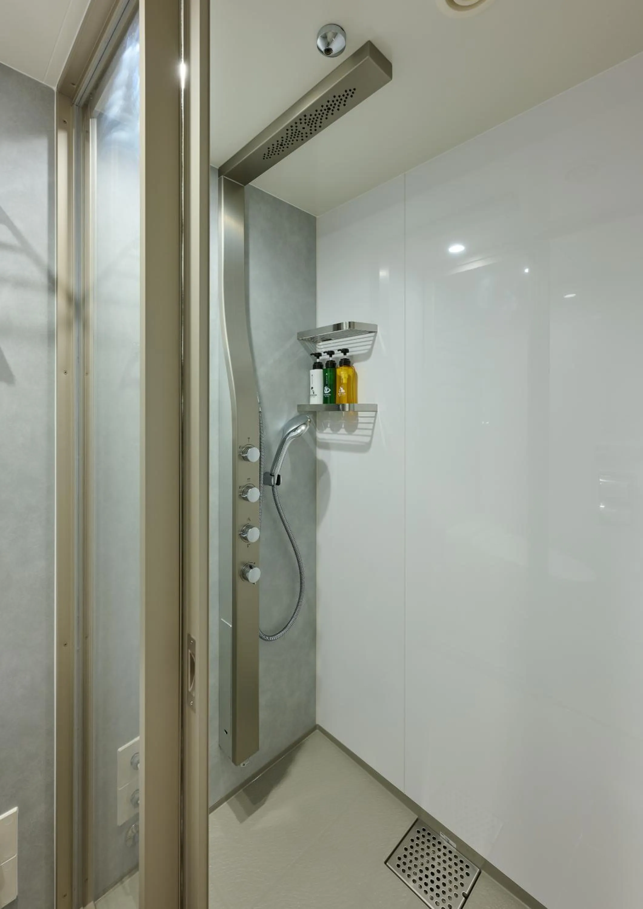 Shower in Izumo Royal Hotel