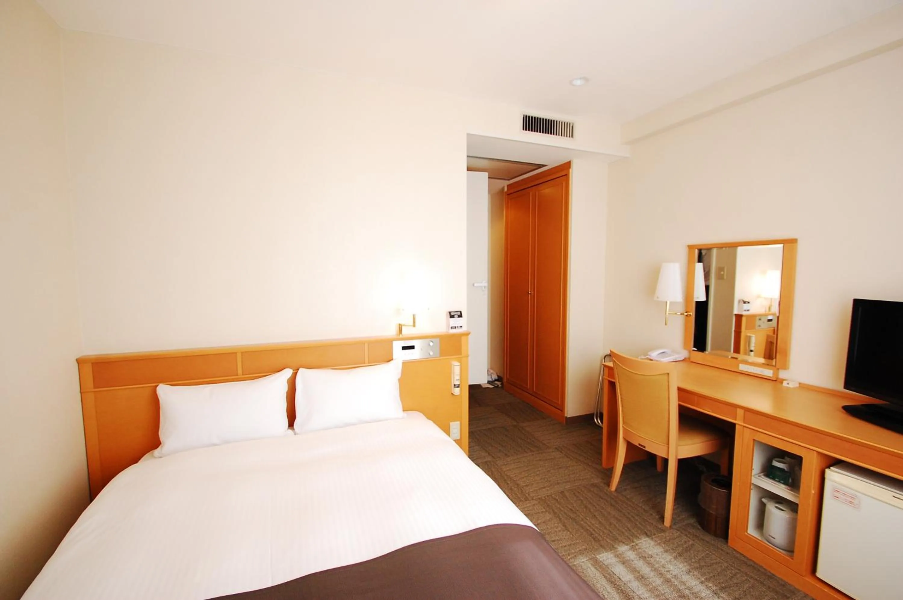 Photo of the whole room, Bed in Izumo Royal Hotel