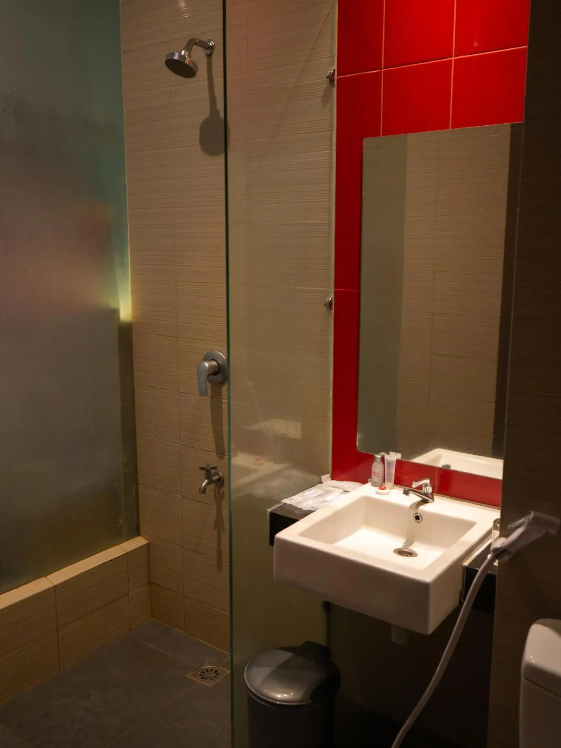 Superior Queen Room in Meotel Purwokerto Superior Queen Room in Meotel Purwokerto