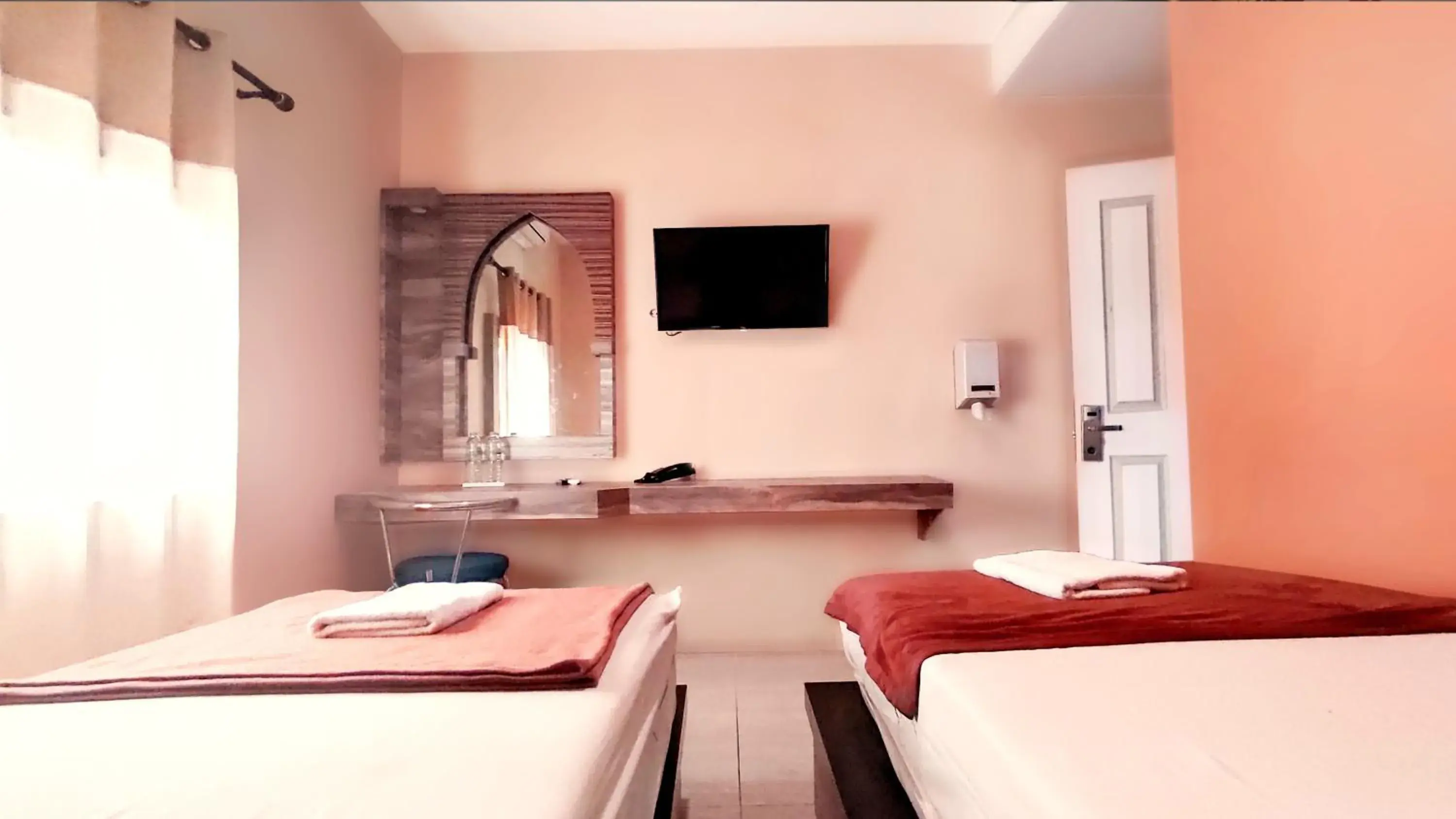 Superior Twin Room in Hotel Syariah Larismanis Superior Twin Room in Hotel Syariah Larismanis