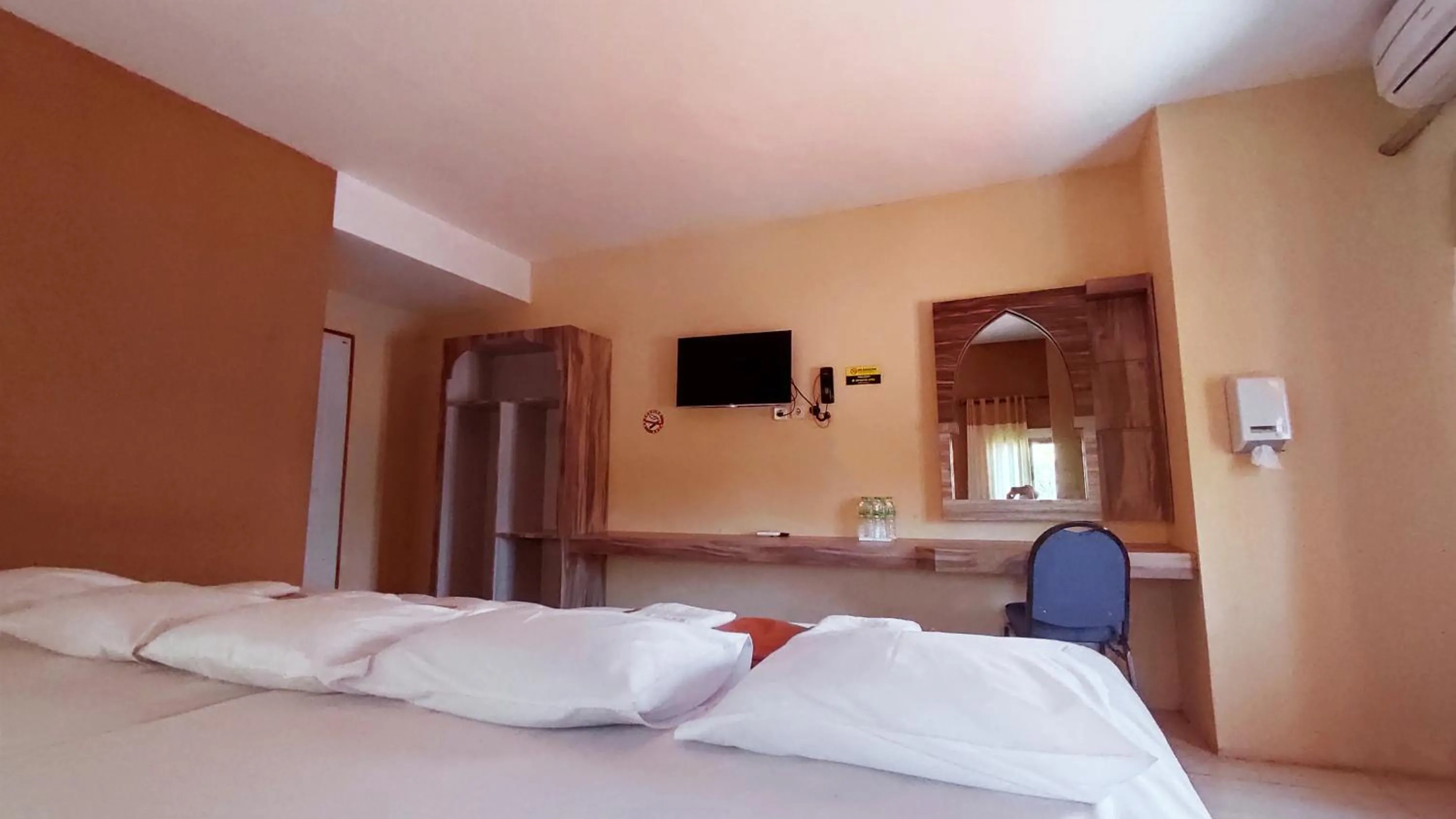 Bed in Hotel Syariah Larismanis