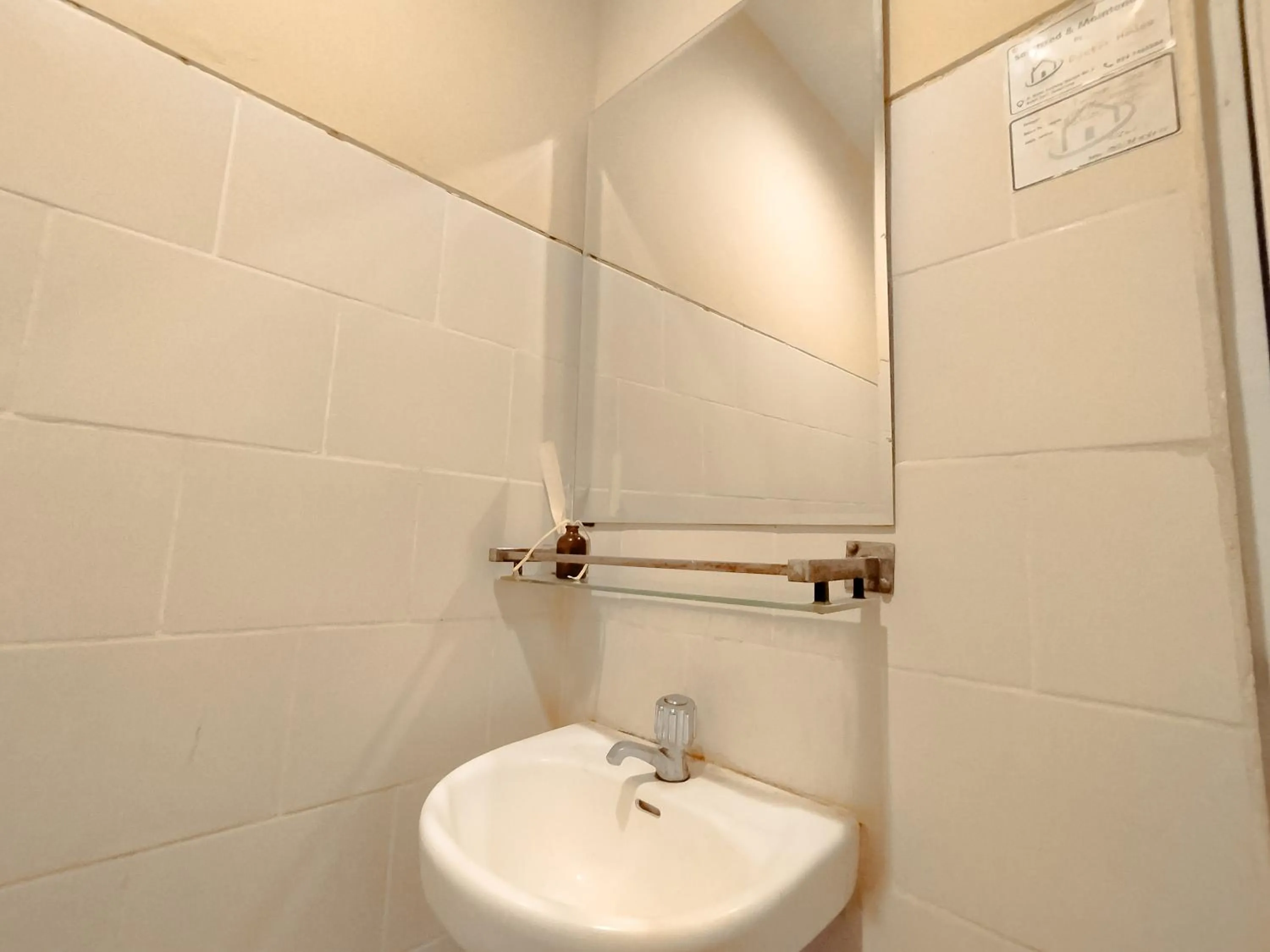 Shower in Hotel Syariah Larismanis