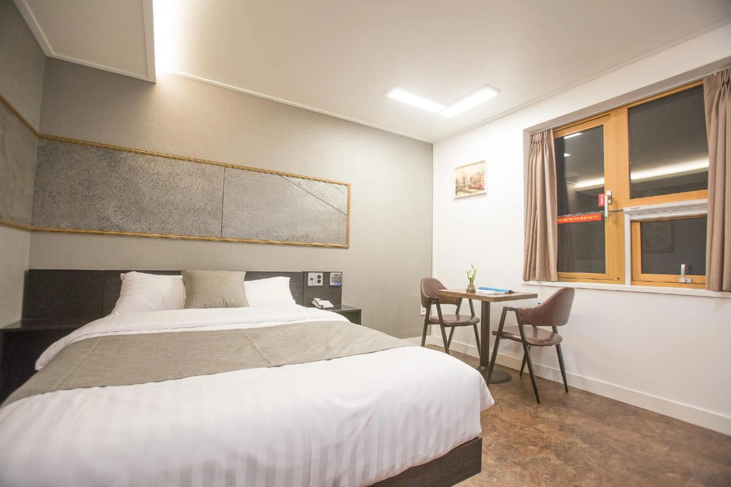 Seating area, Bed in Major Hotel 2