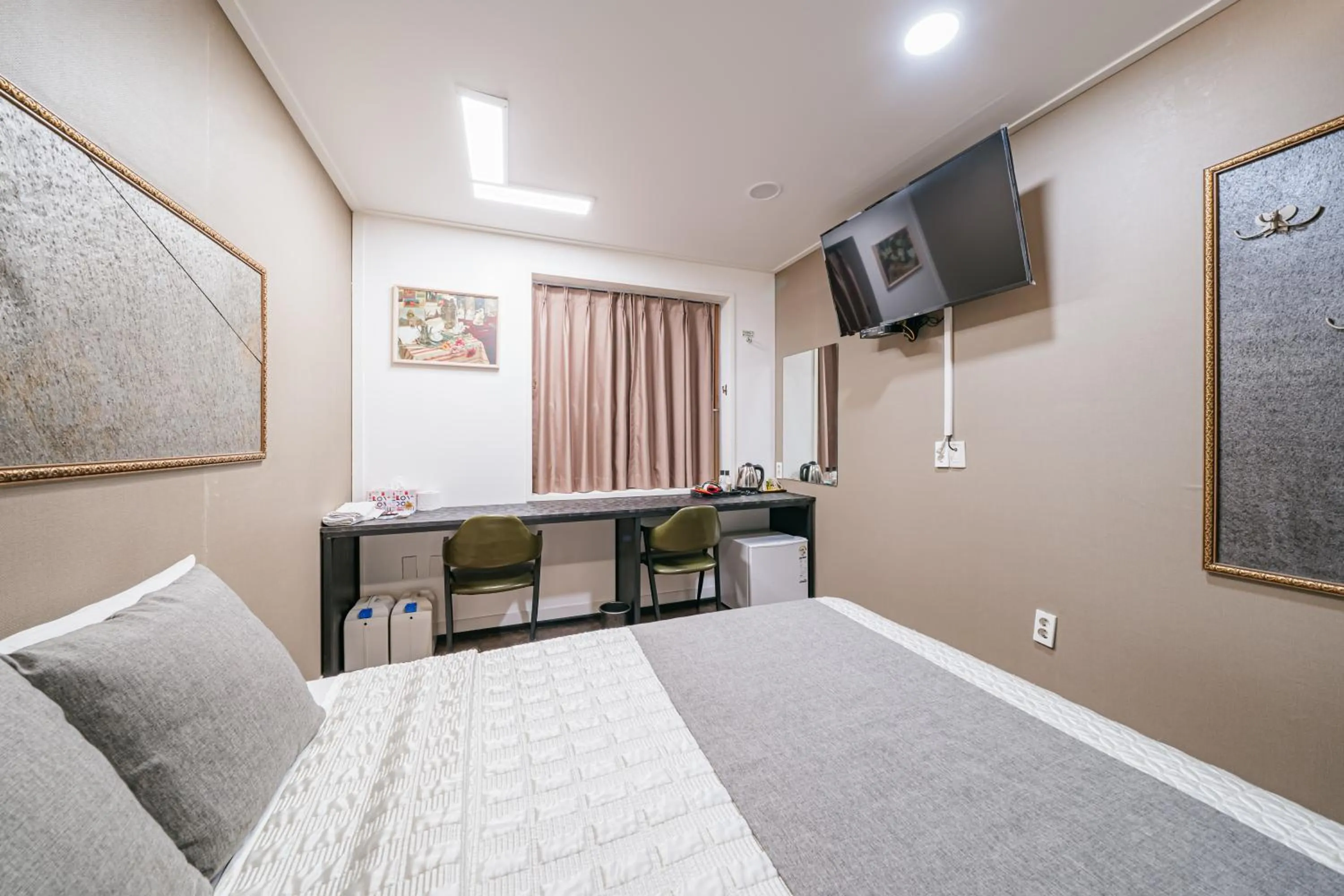 Bed in Major Hotel 2