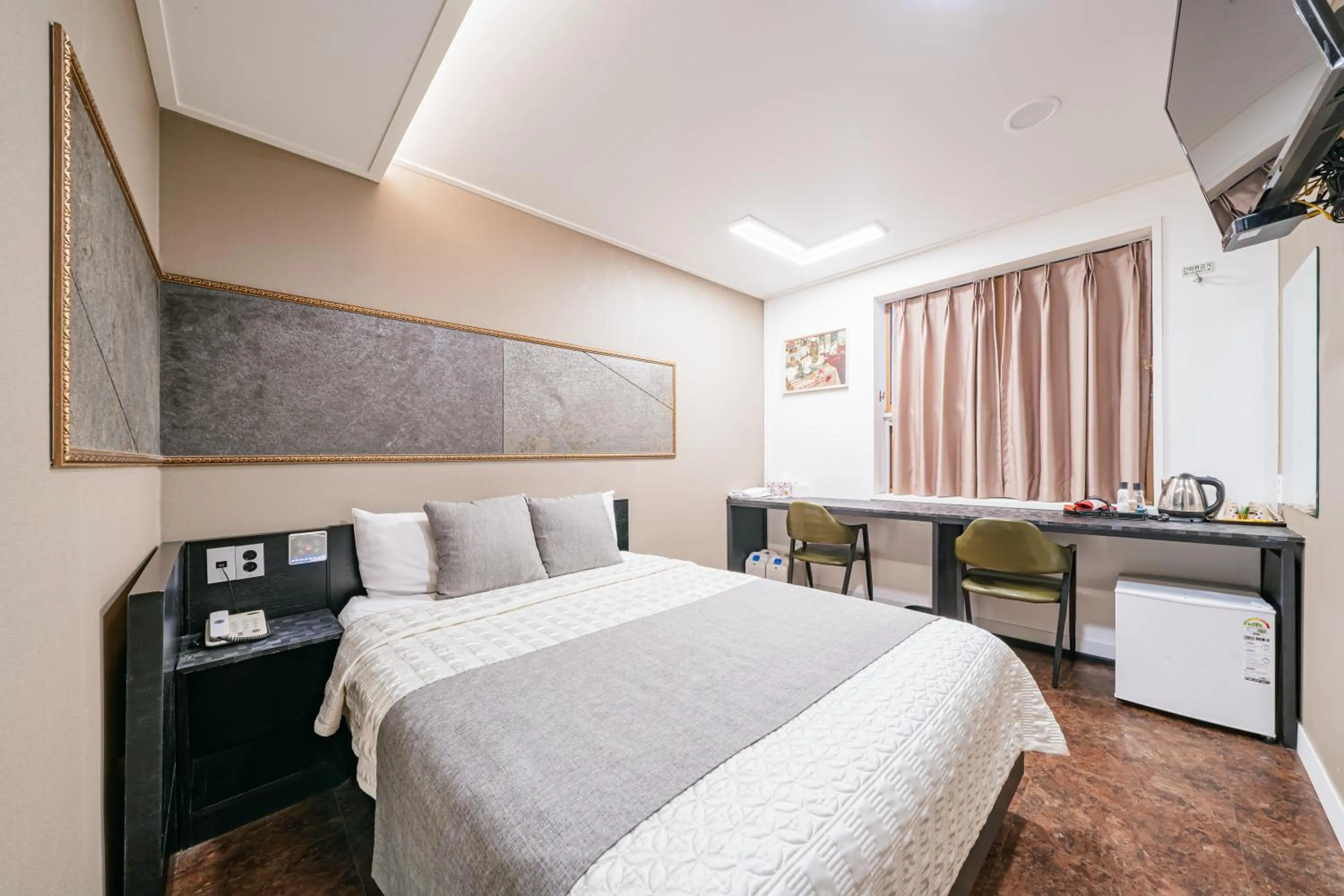 Bed in Major Hotel 2