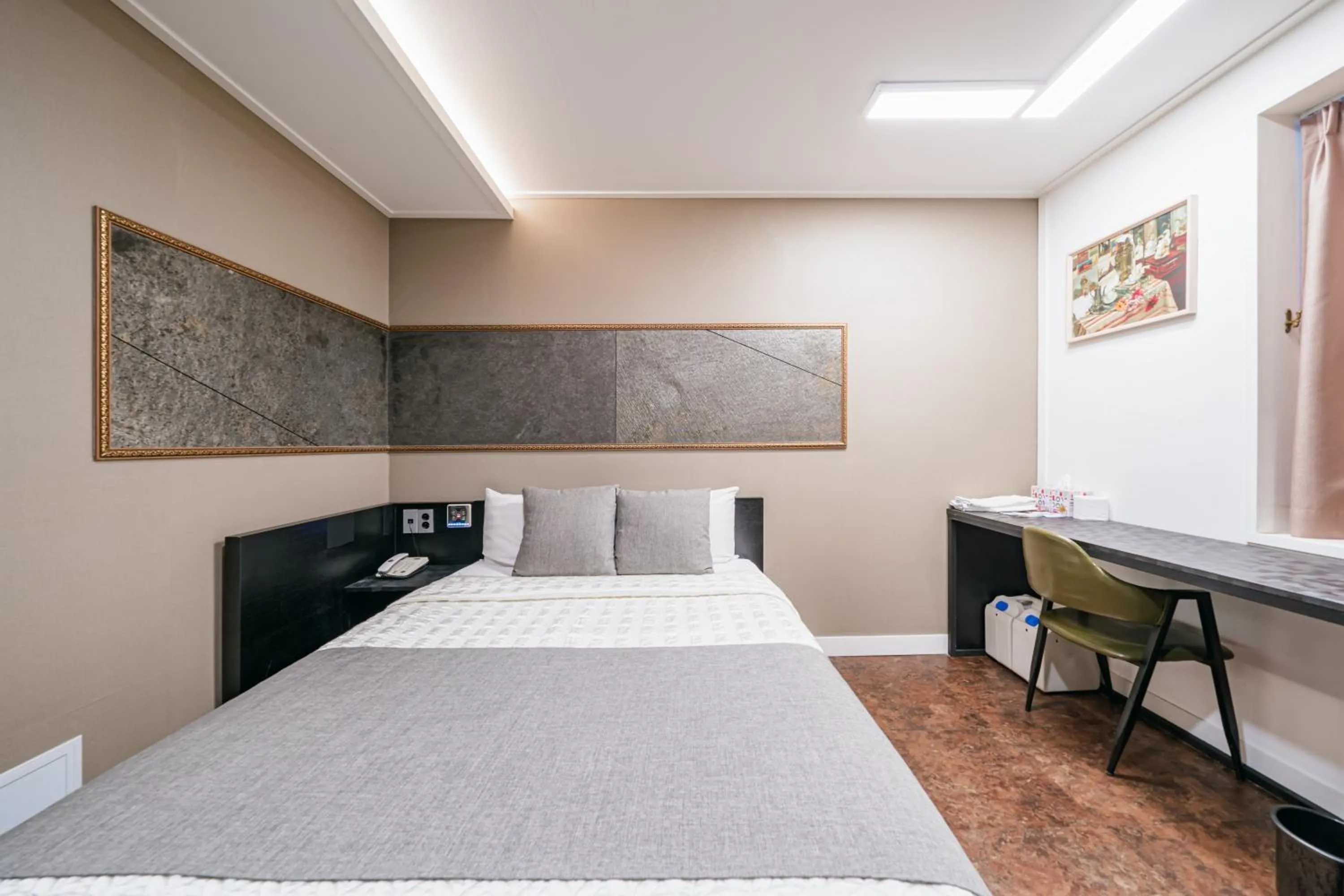 Bed in Major Hotel 2