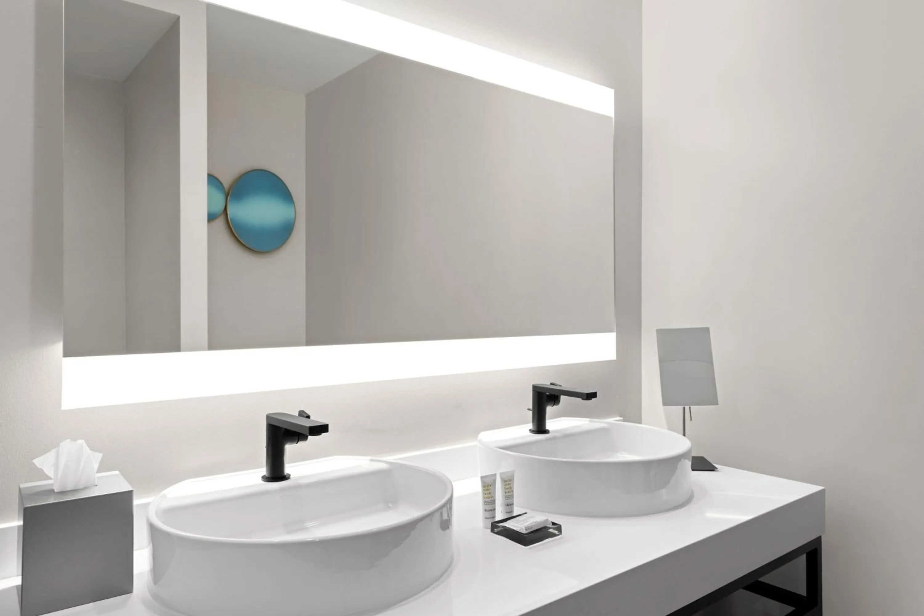 Bathroom in San Juan Marriott Resort and Stellaris Casino