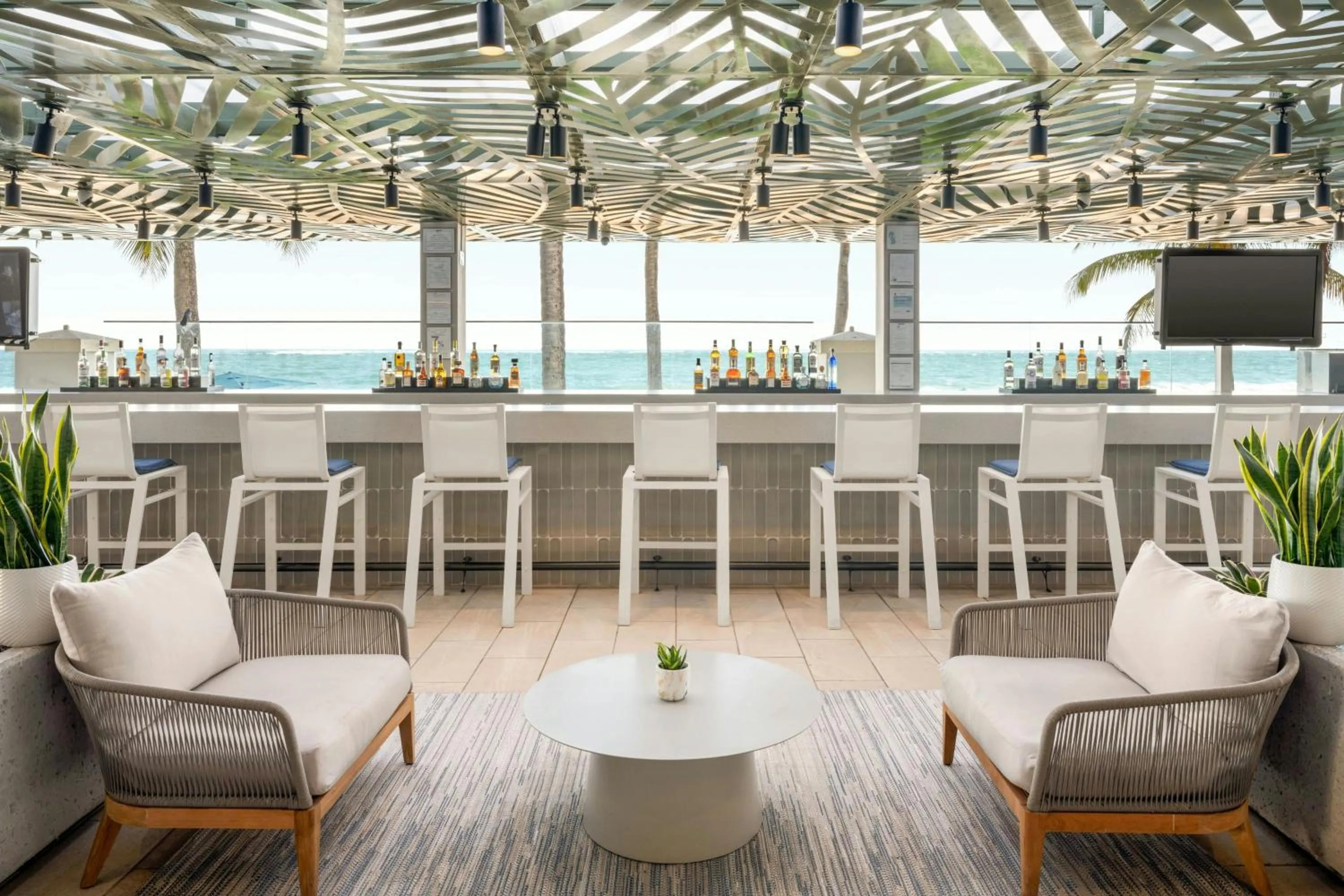 Lounge or bar in San Juan Marriott Resort and Stellaris Casino