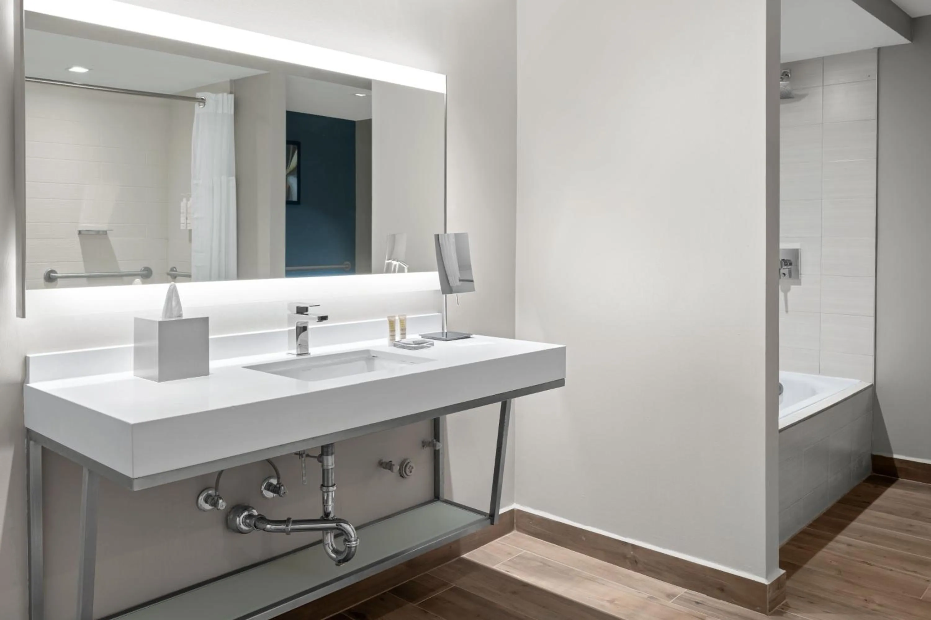 Bathroom in San Juan Marriott Resort and Stellaris Casino