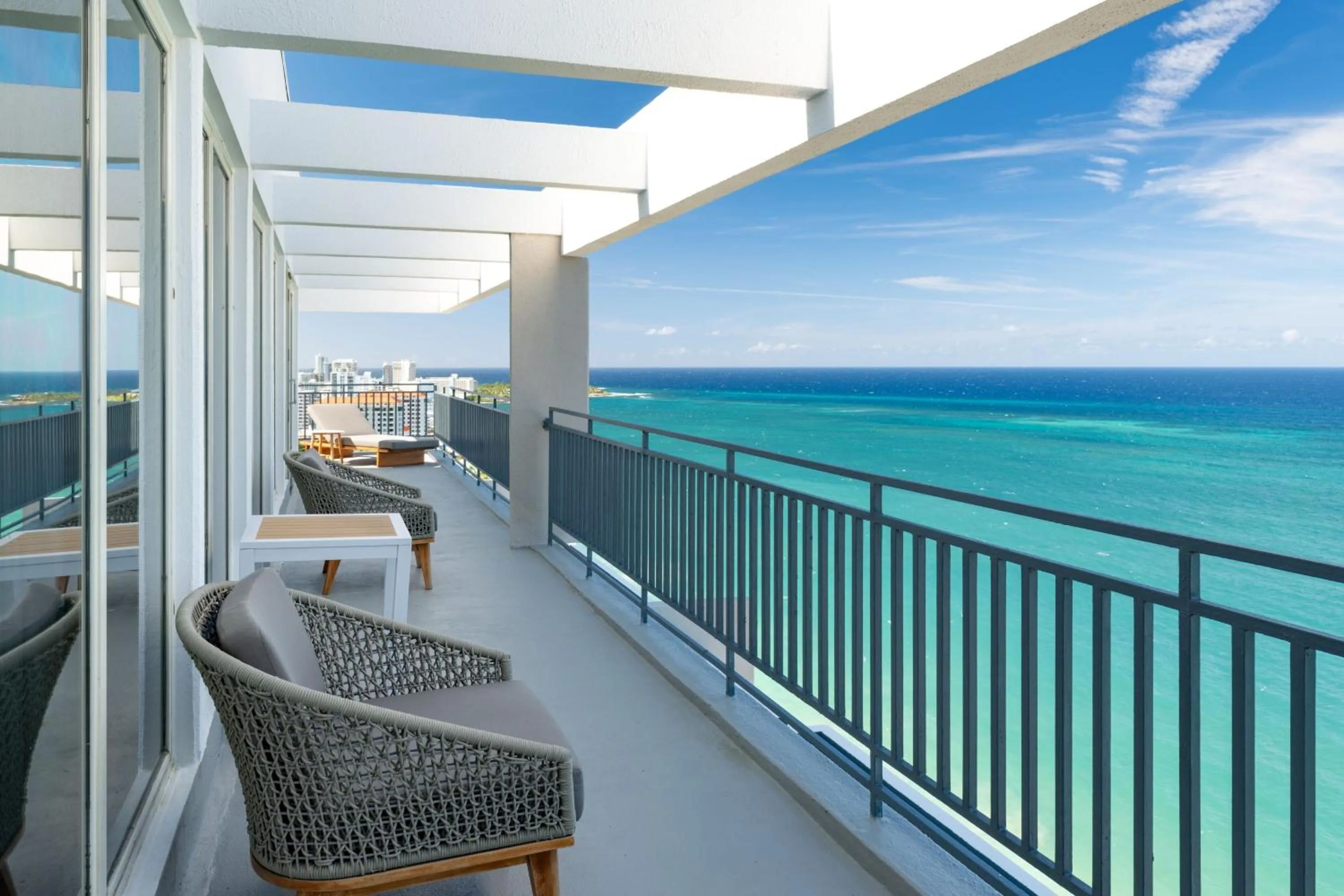 Photo of the whole room in San Juan Marriott Resort and Stellaris Casino