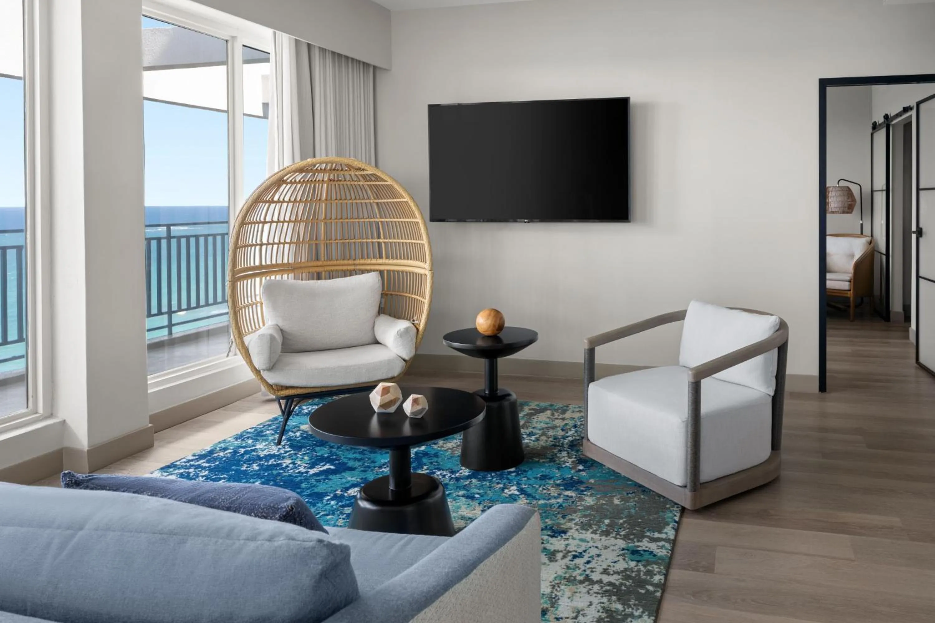 Living room in San Juan Marriott Resort and Stellaris Casino