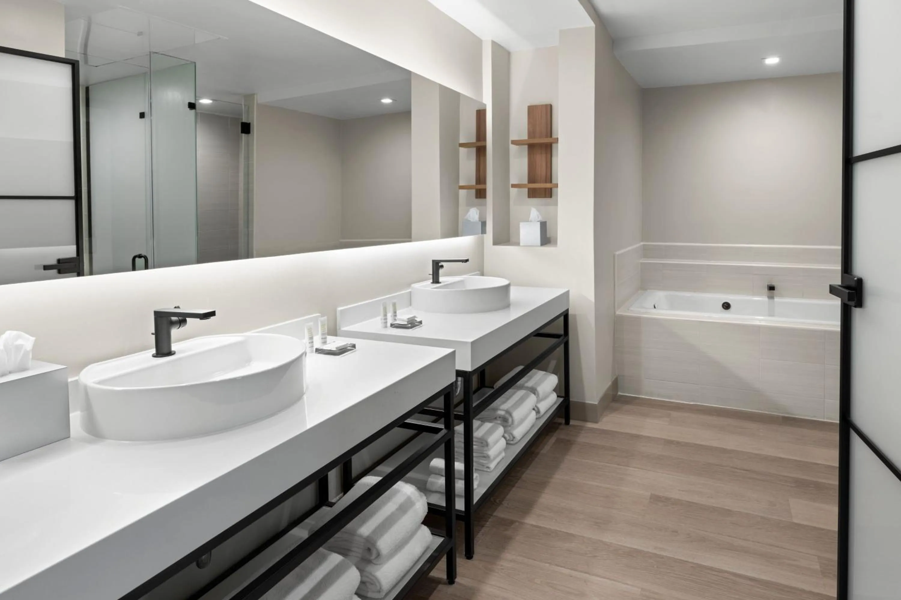 Bathroom in San Juan Marriott Resort and Stellaris Casino