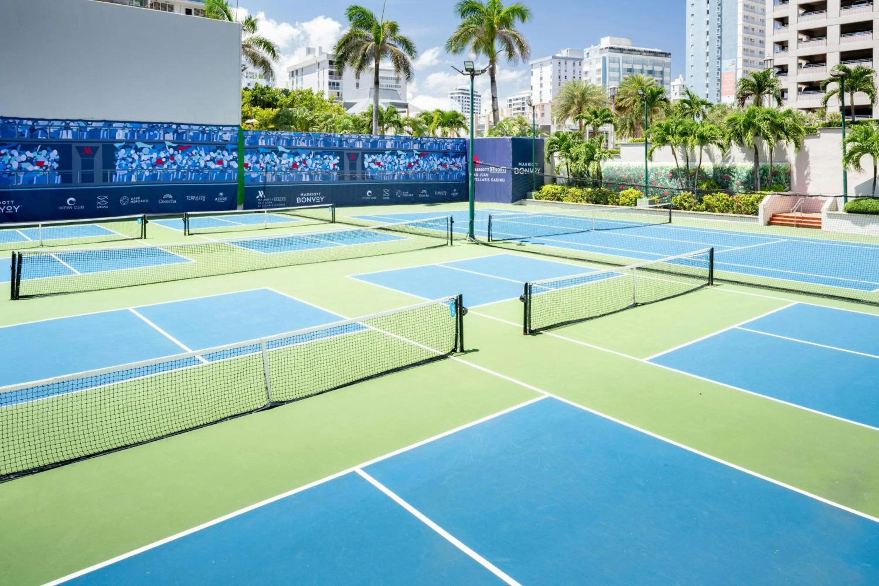 Tennis court in San Juan Marriott Resort and Stellaris Casino
