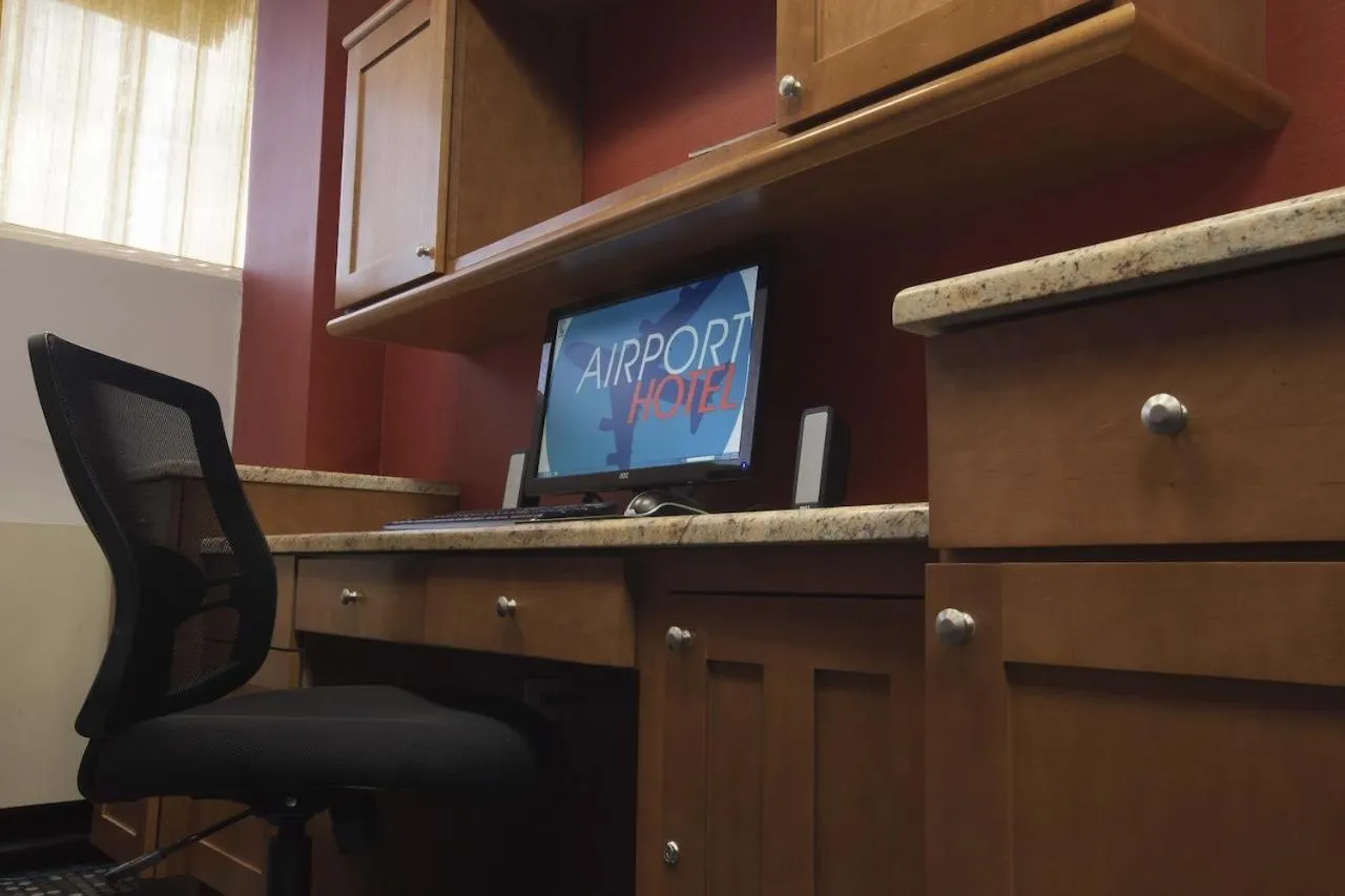 TV and multimedia in San Juan Airport Hotel