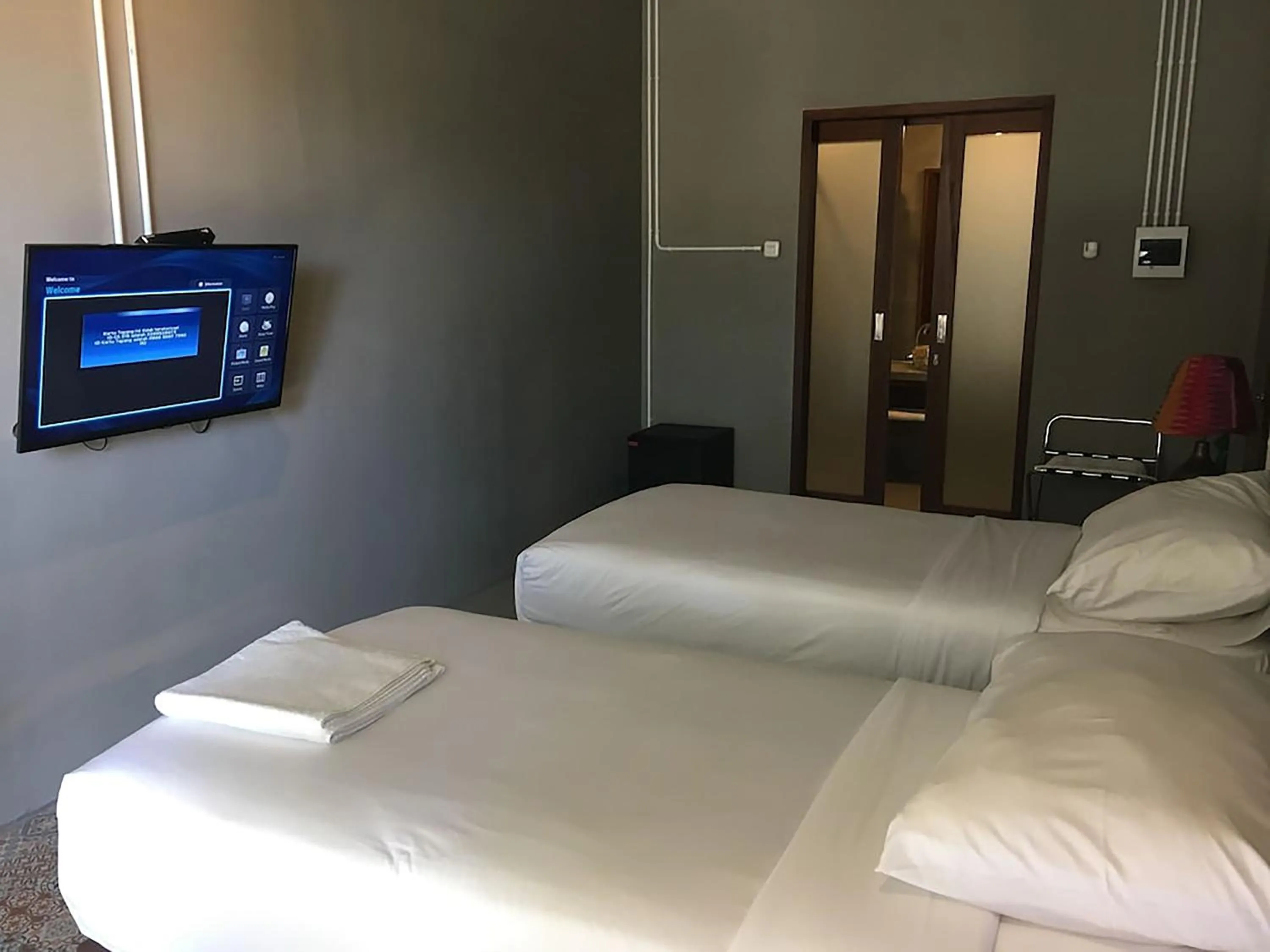 TV and multimedia, Bed in Mola2 Resort Gili Air