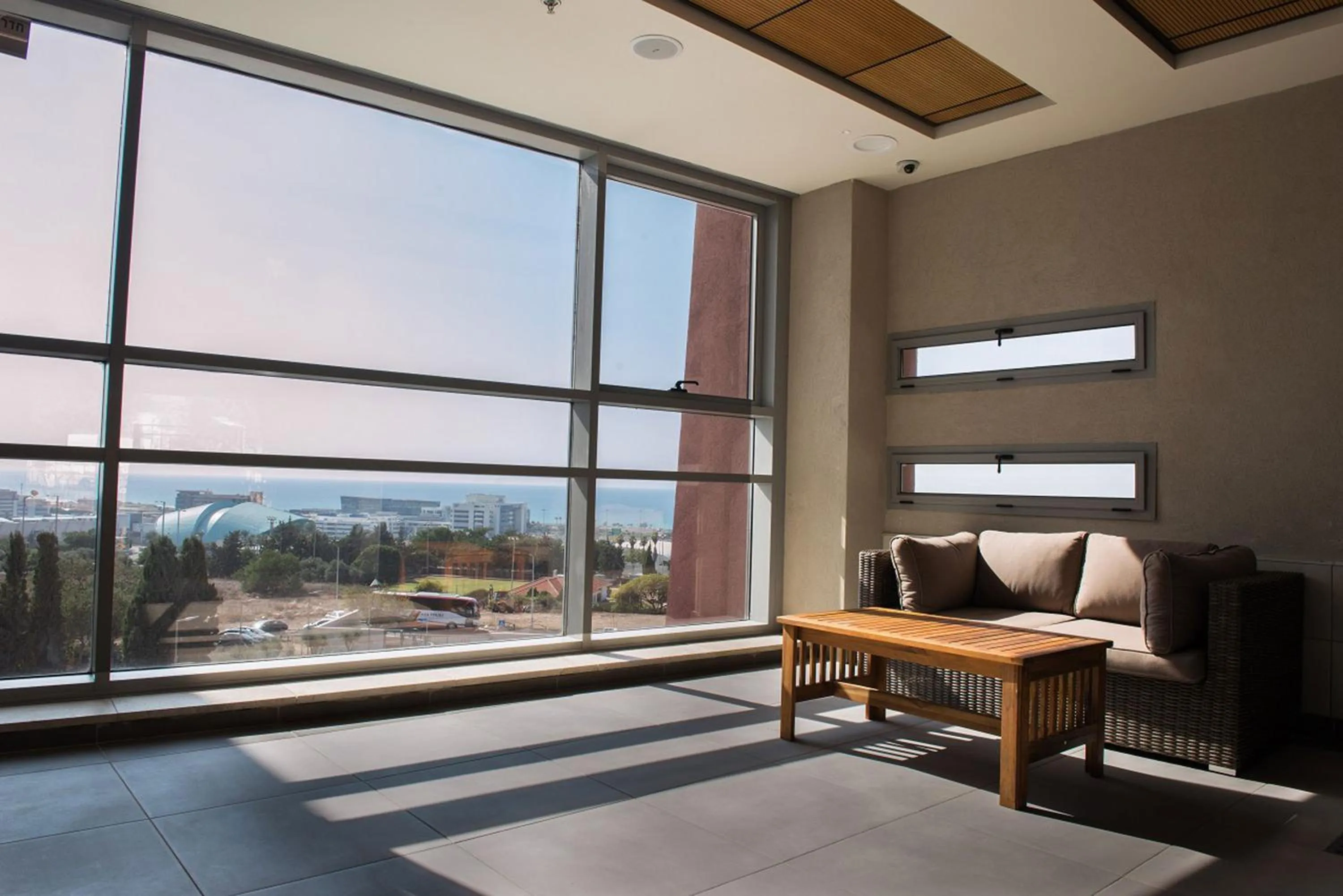 Communal lounge/ TV room in HI - Haifa Hostel