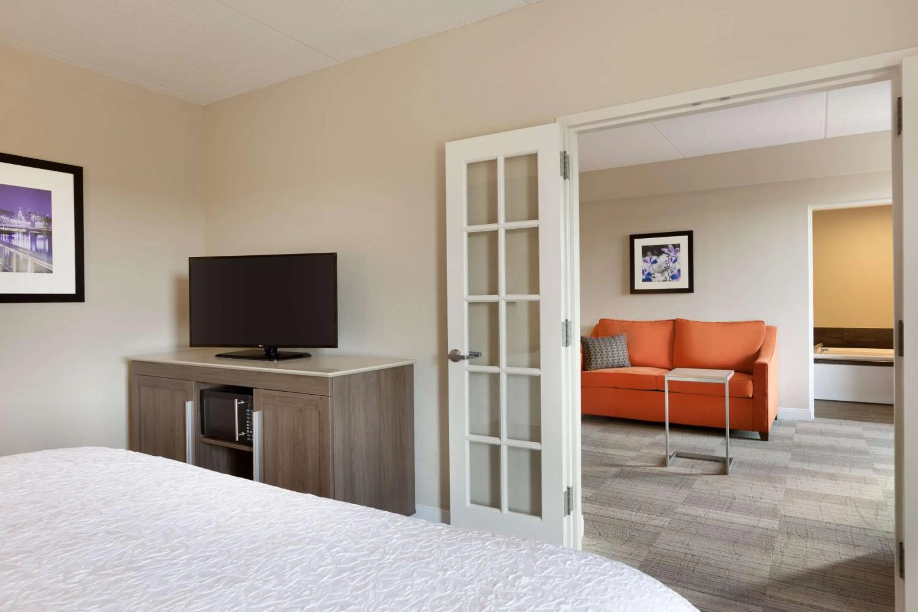 Bedroom, Bed in Hampton Inn Denville-Rockaway-Parsippany