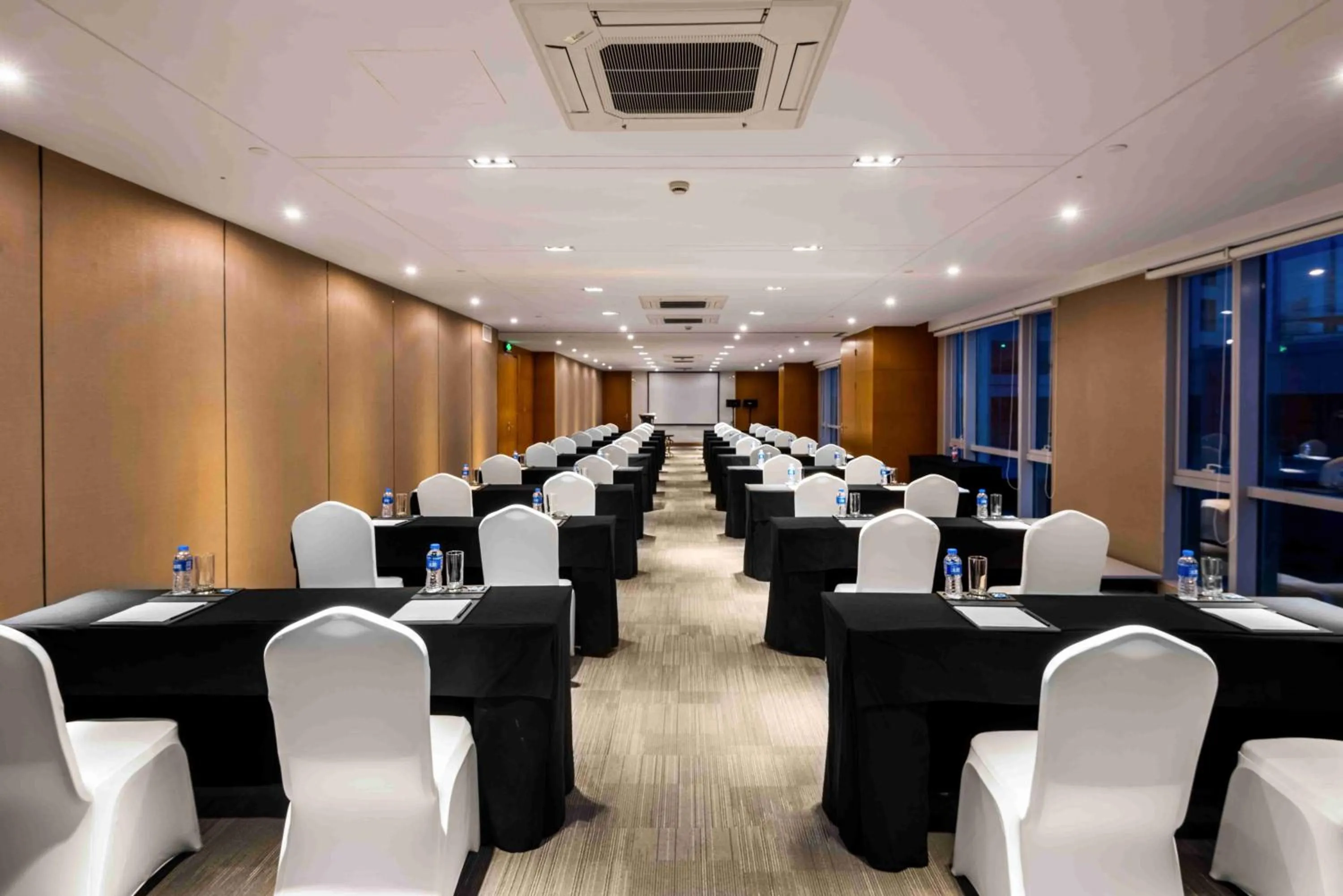 Meeting/conference room in Oakwood Hotel & Residence Suzhou