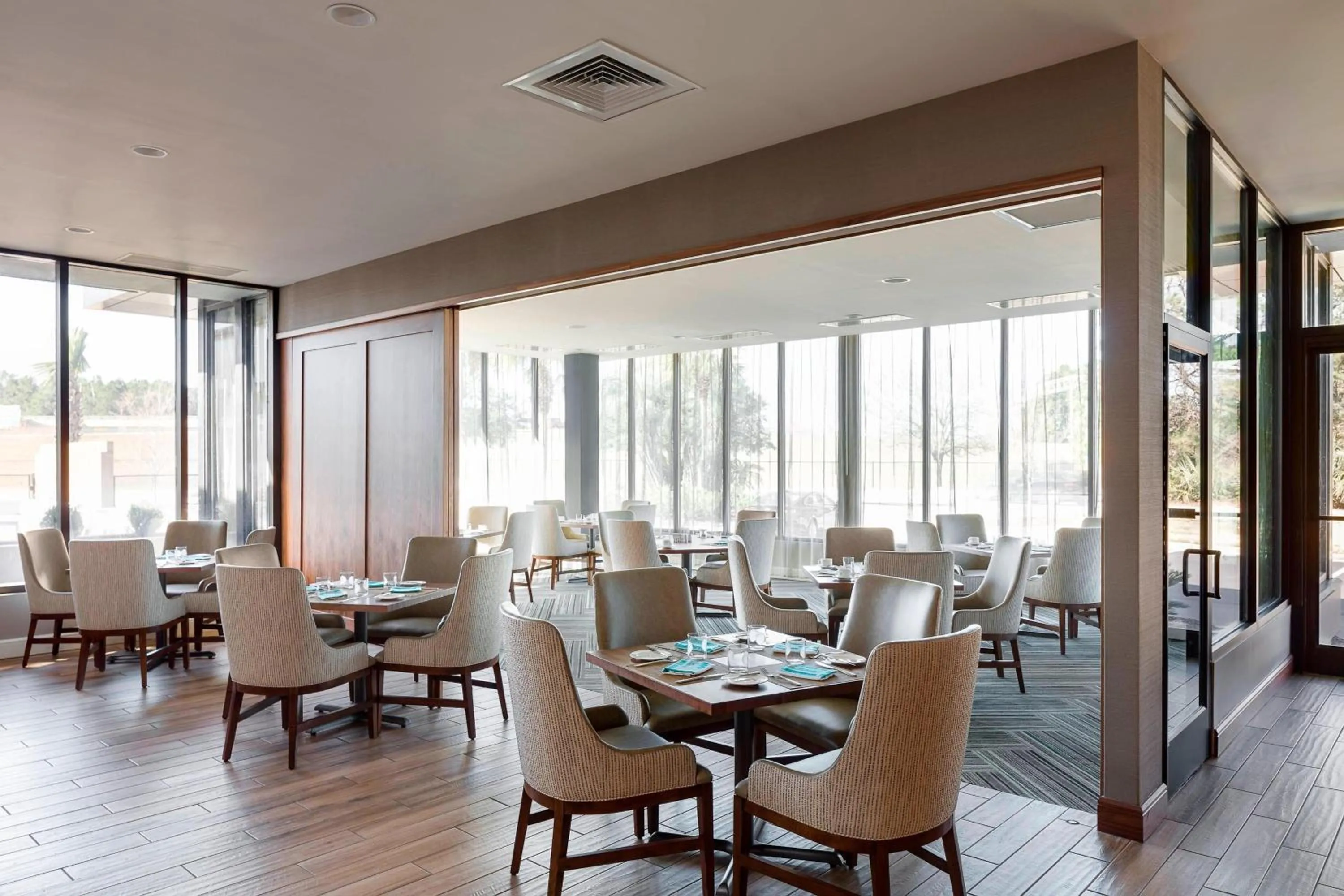 Restaurant/places to eat in North Charleston Marriott