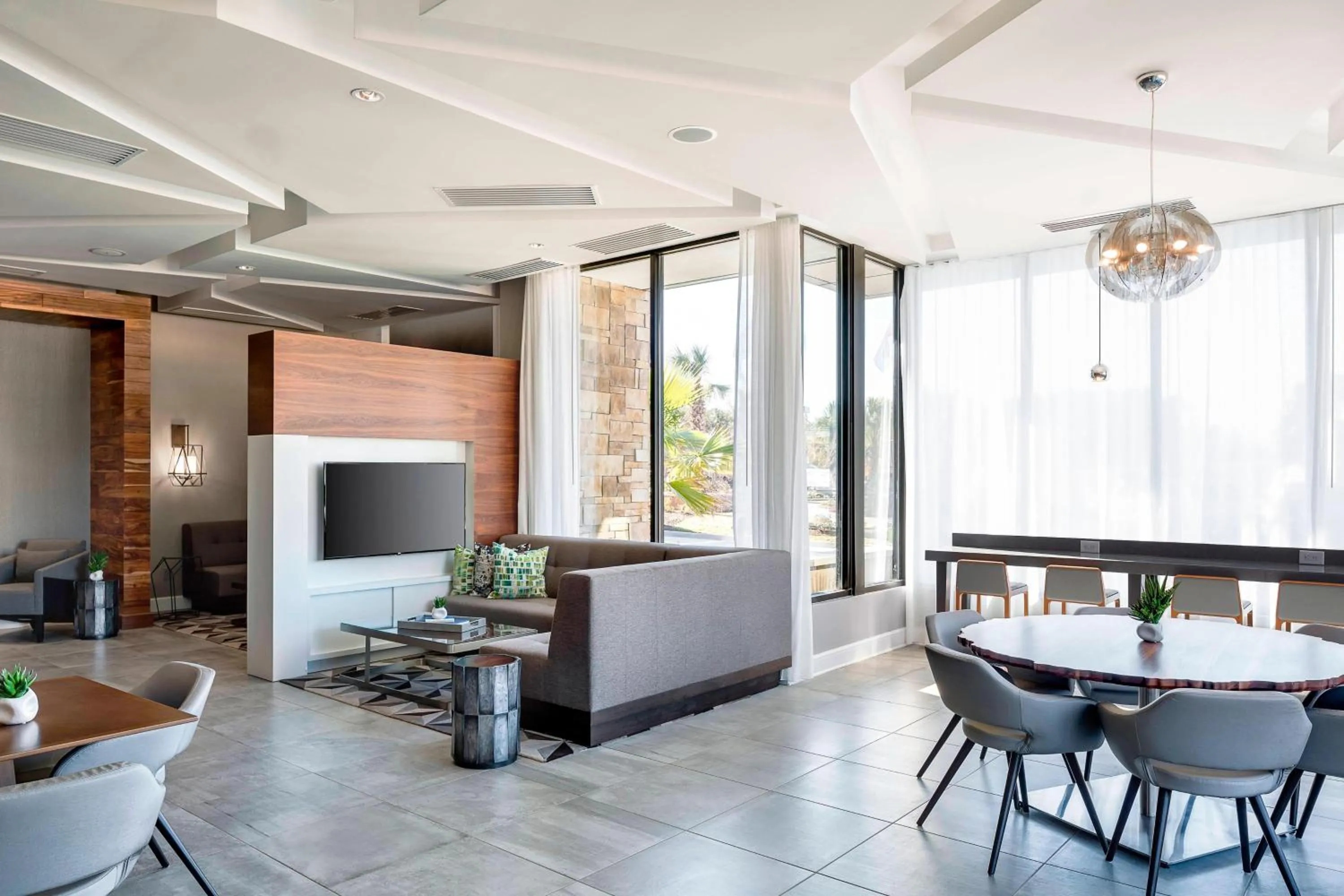 Lounge or bar in North Charleston Marriott