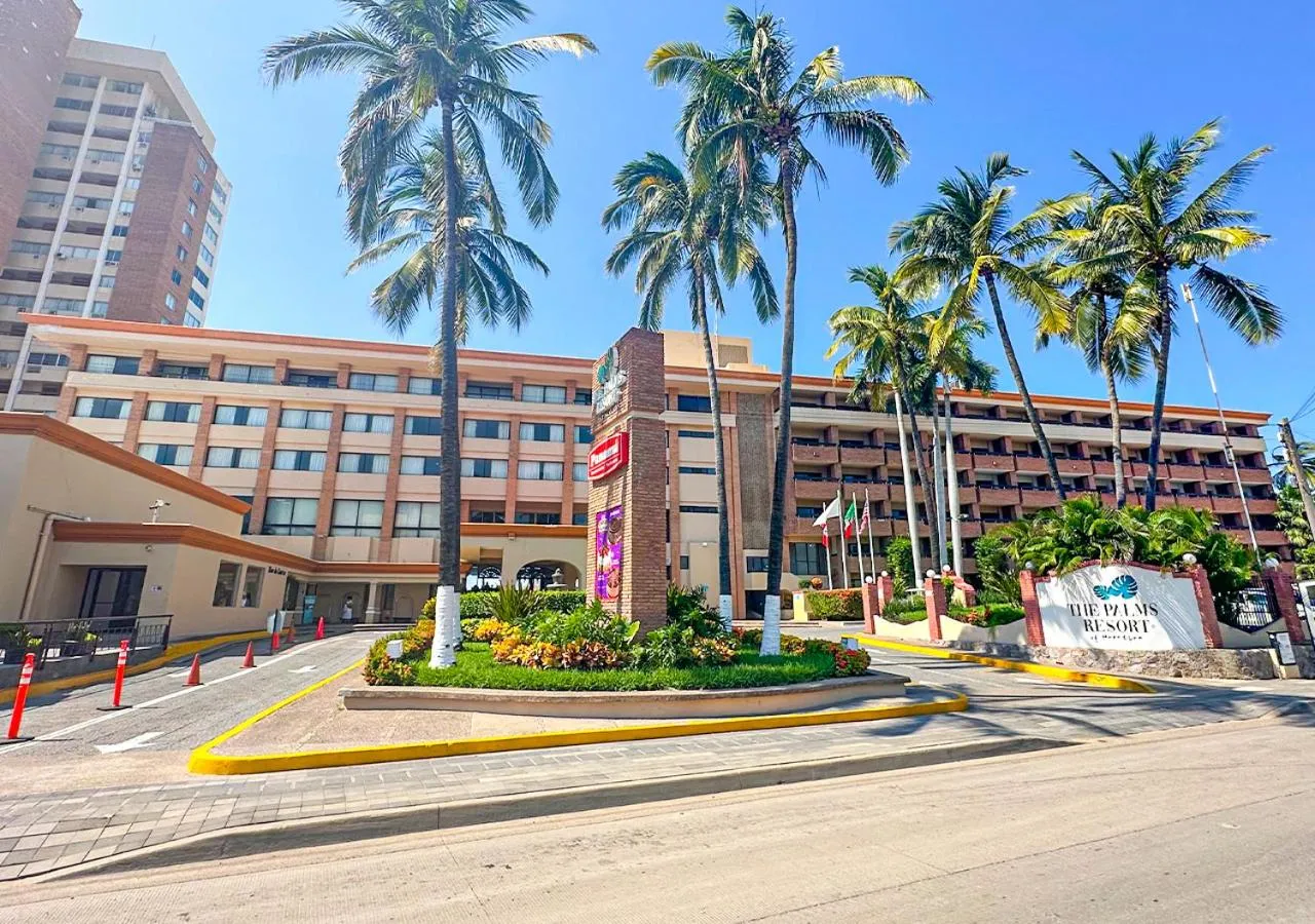 Property building in The Palms Resort of Mazatlan