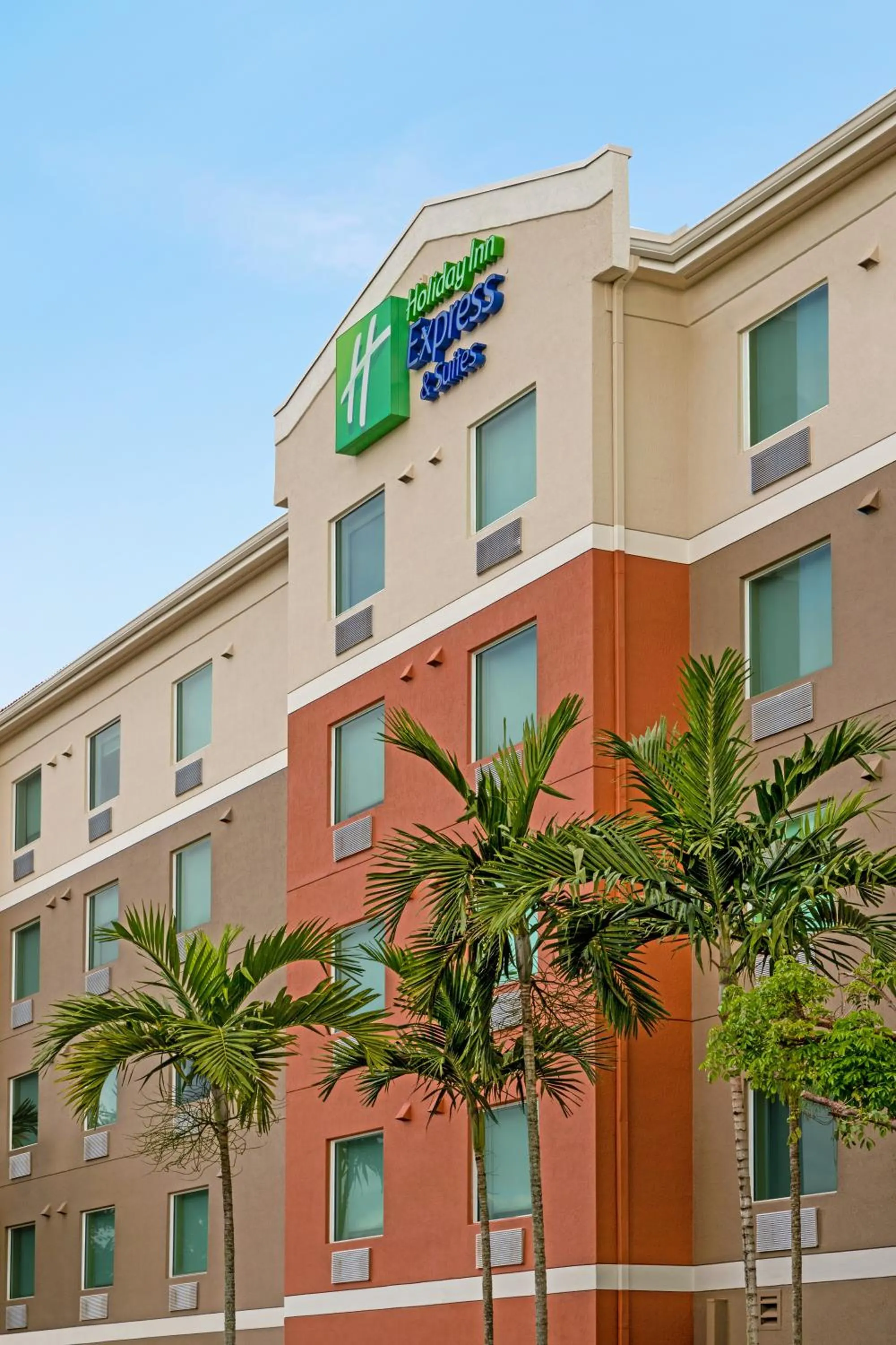 Property building in Holiday Inn Express & Suites Pembroke Pines-Sheridan St by IHG