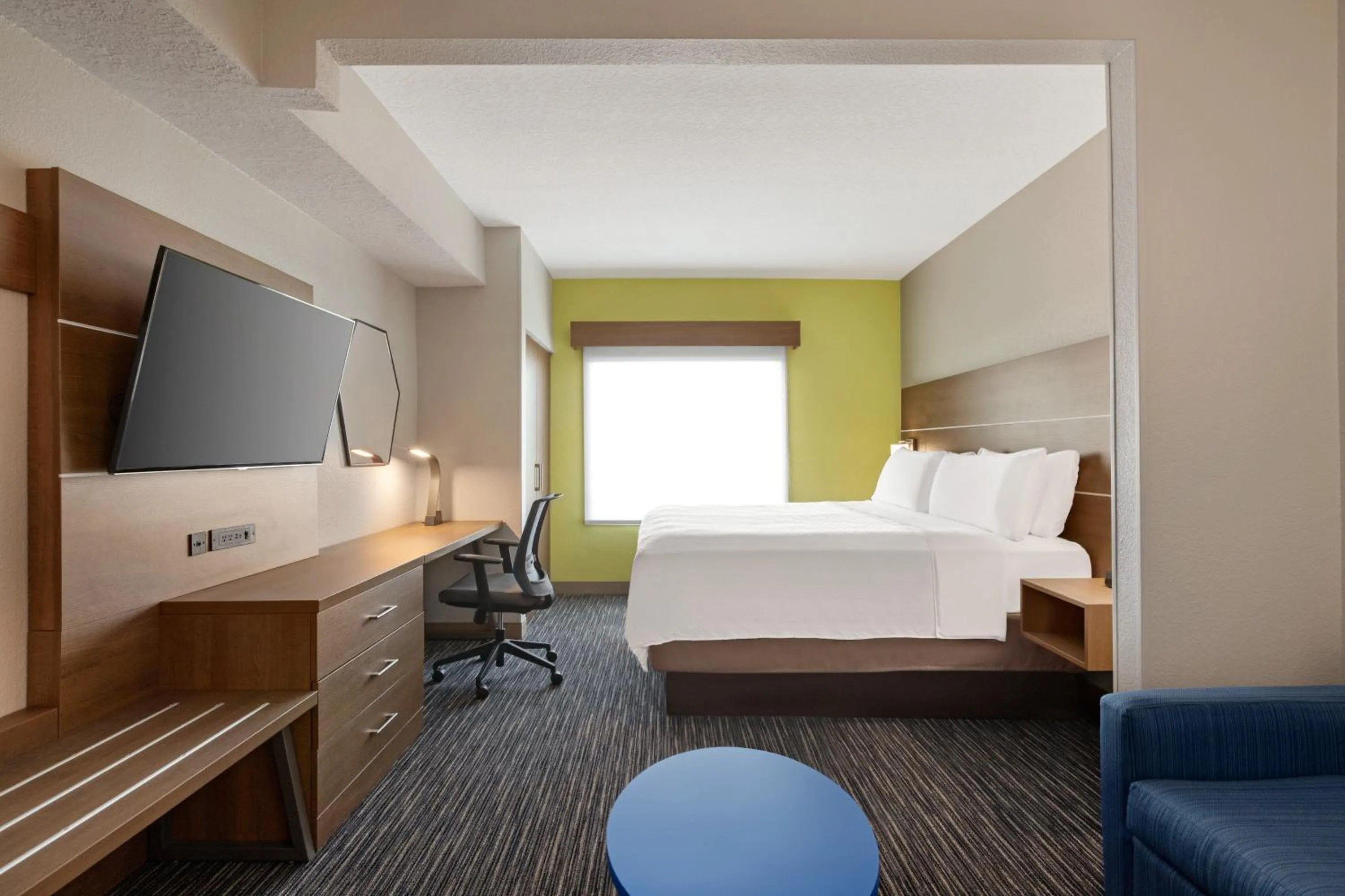 Photo of the whole room, Bed in Holiday Inn Express & Suites Pembroke Pines-Sheridan St by IHG