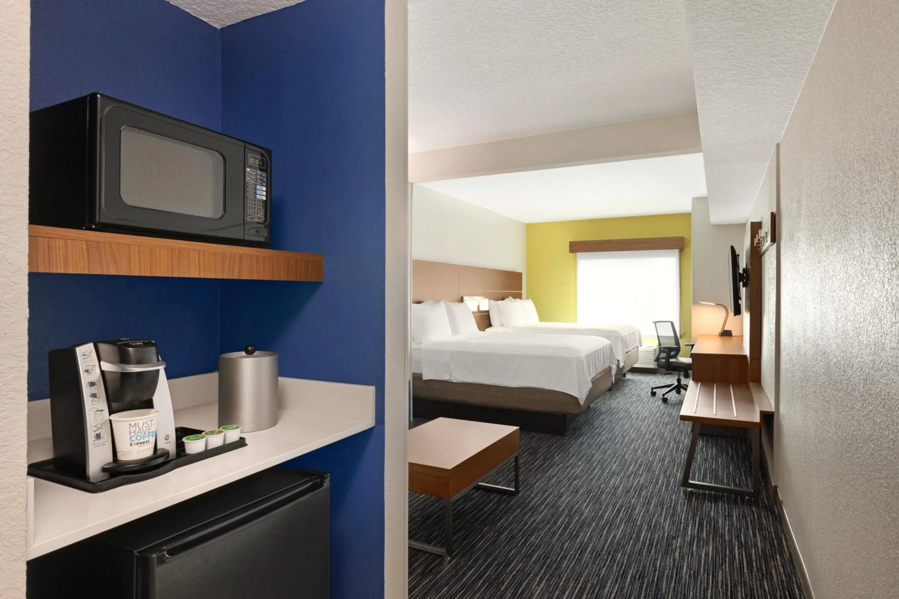 Photo of the whole room, Bed in Holiday Inn Express & Suites Pembroke Pines-Sheridan St by IHG