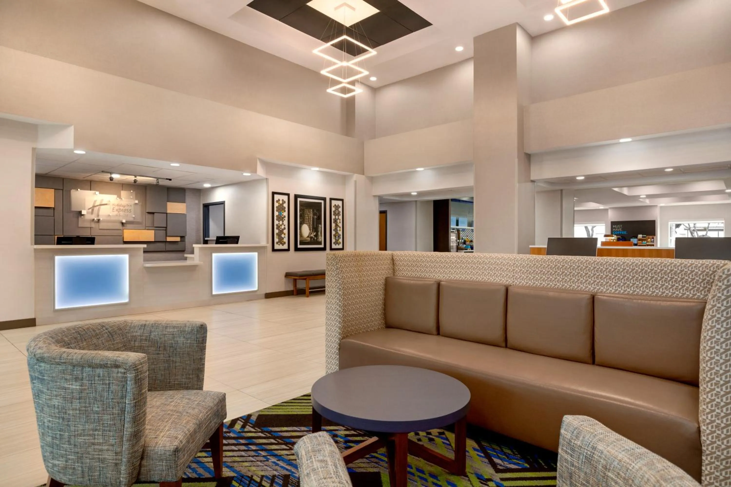 Communal lounge/ TV room in Holiday Inn Express & Suites Pembroke Pines-Sheridan St by IHG