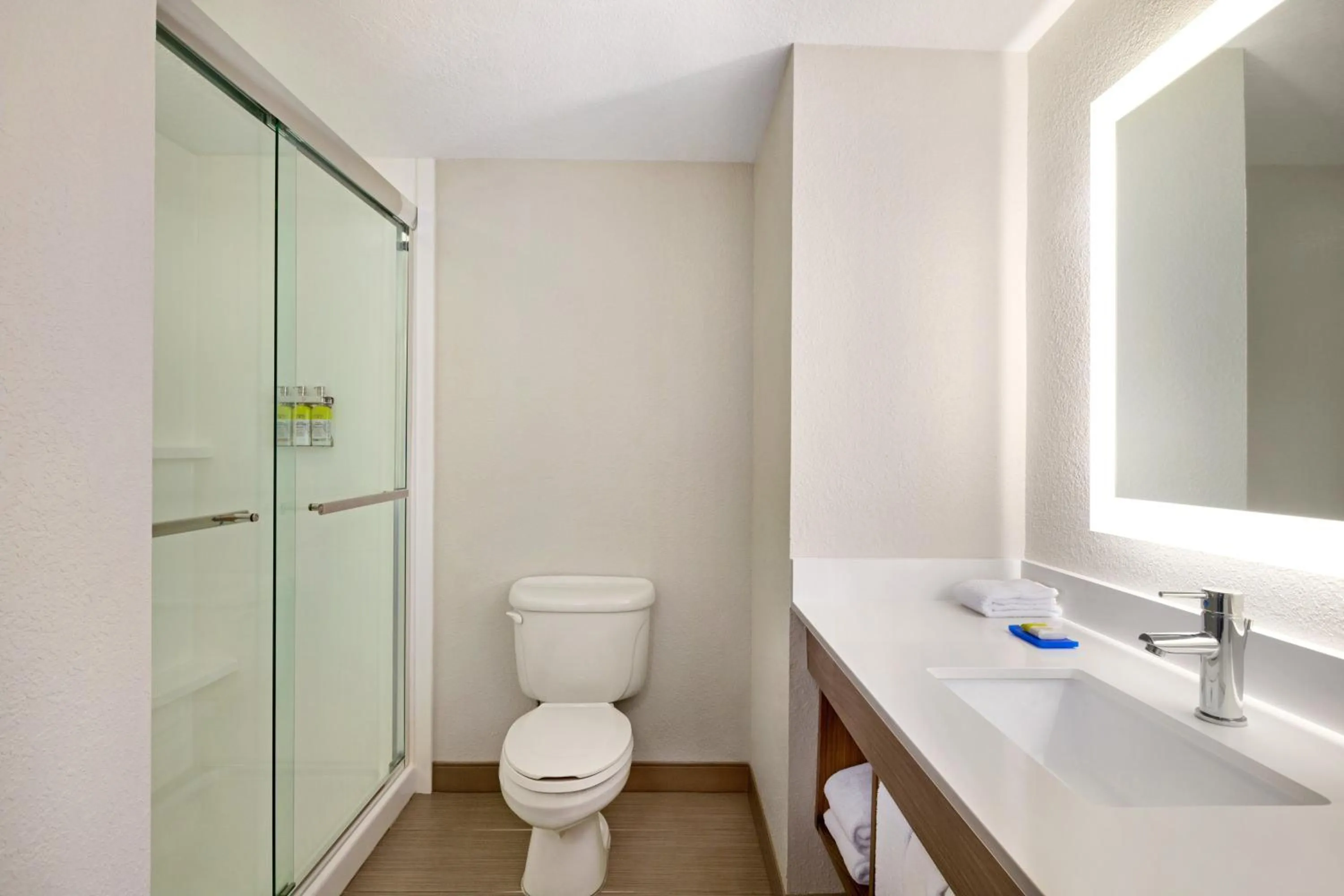 Photo of the whole room in Holiday Inn Express & Suites Pembroke Pines-Sheridan St by IHG