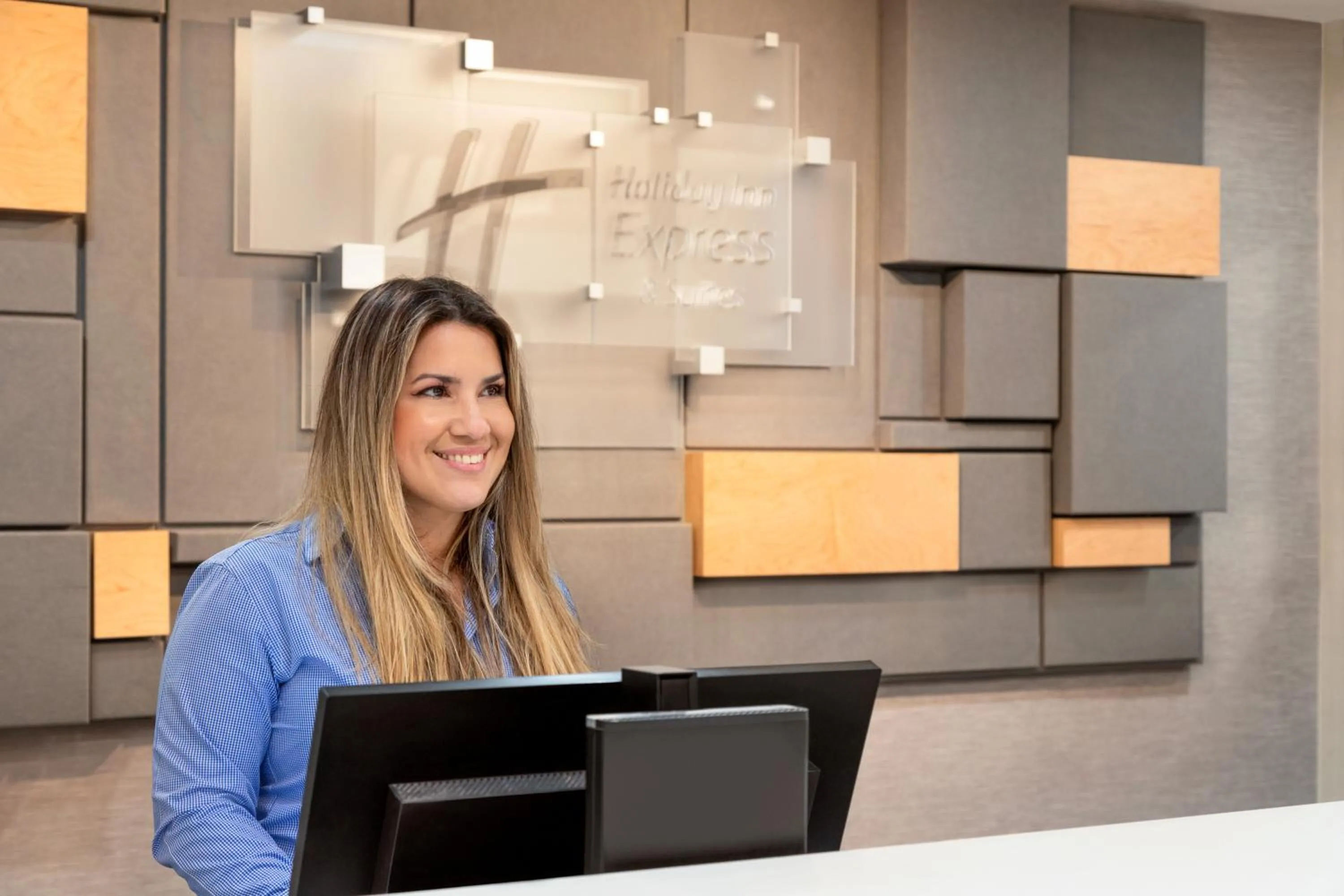 Lobby or reception in Holiday Inn Express & Suites Pembroke Pines-Sheridan St by IHG