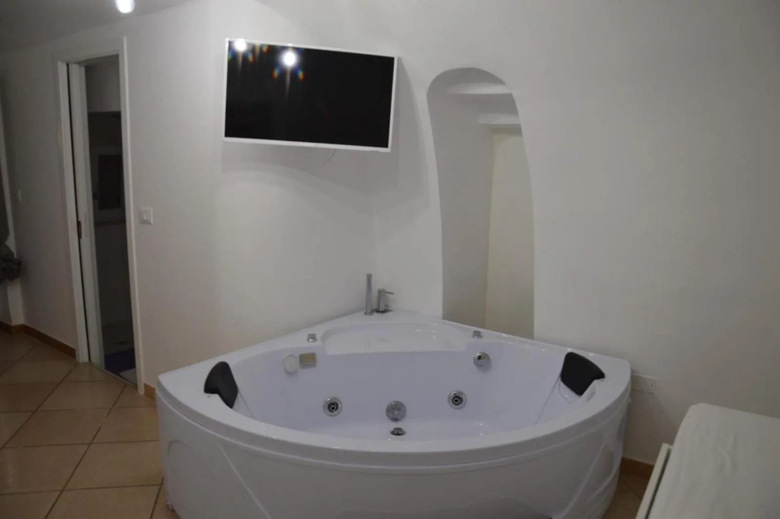 Hot Tub in Ostuni 21mq Suite Homes