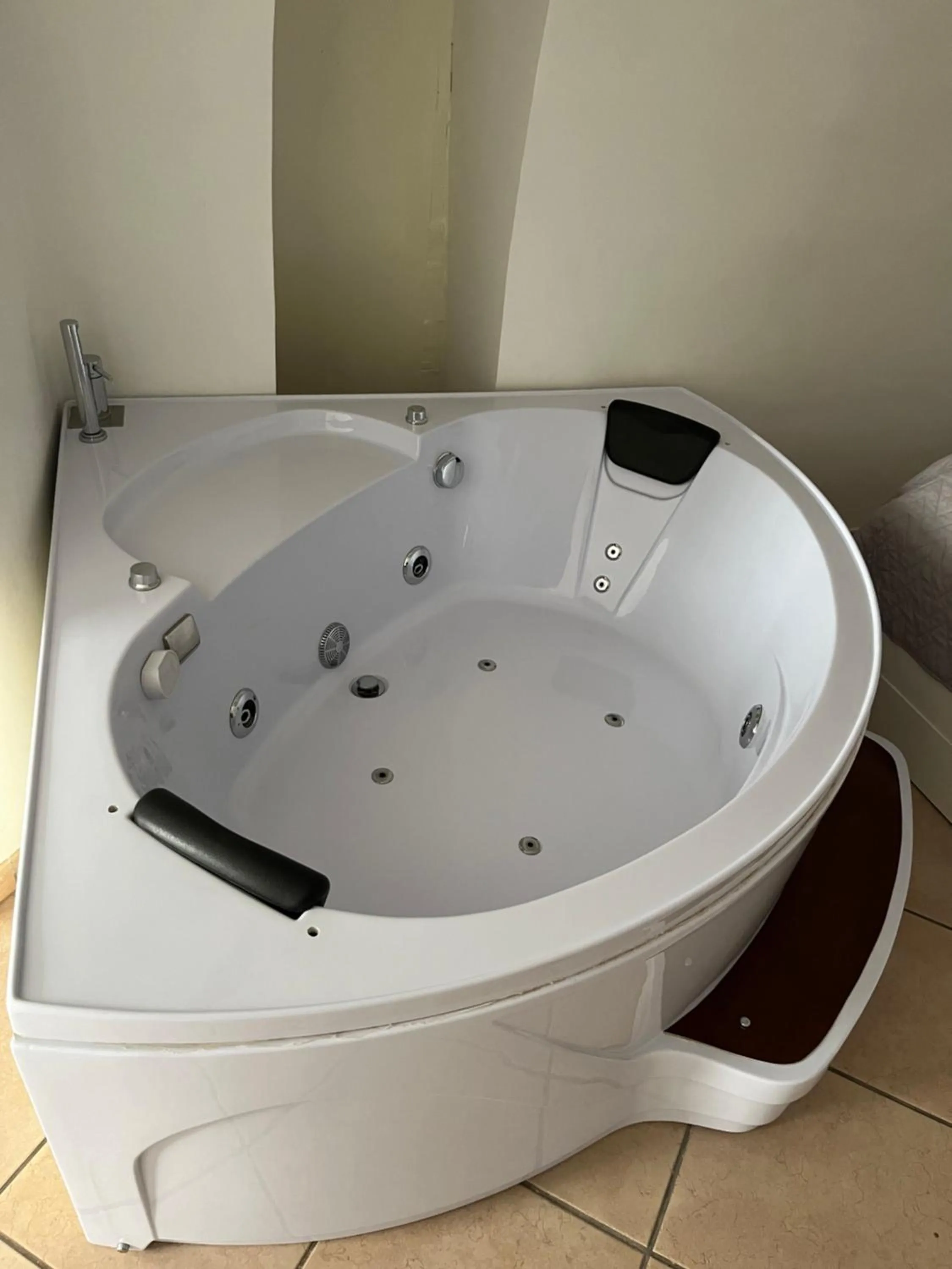 Hot Tub in Ostuni 21mq Suite Homes