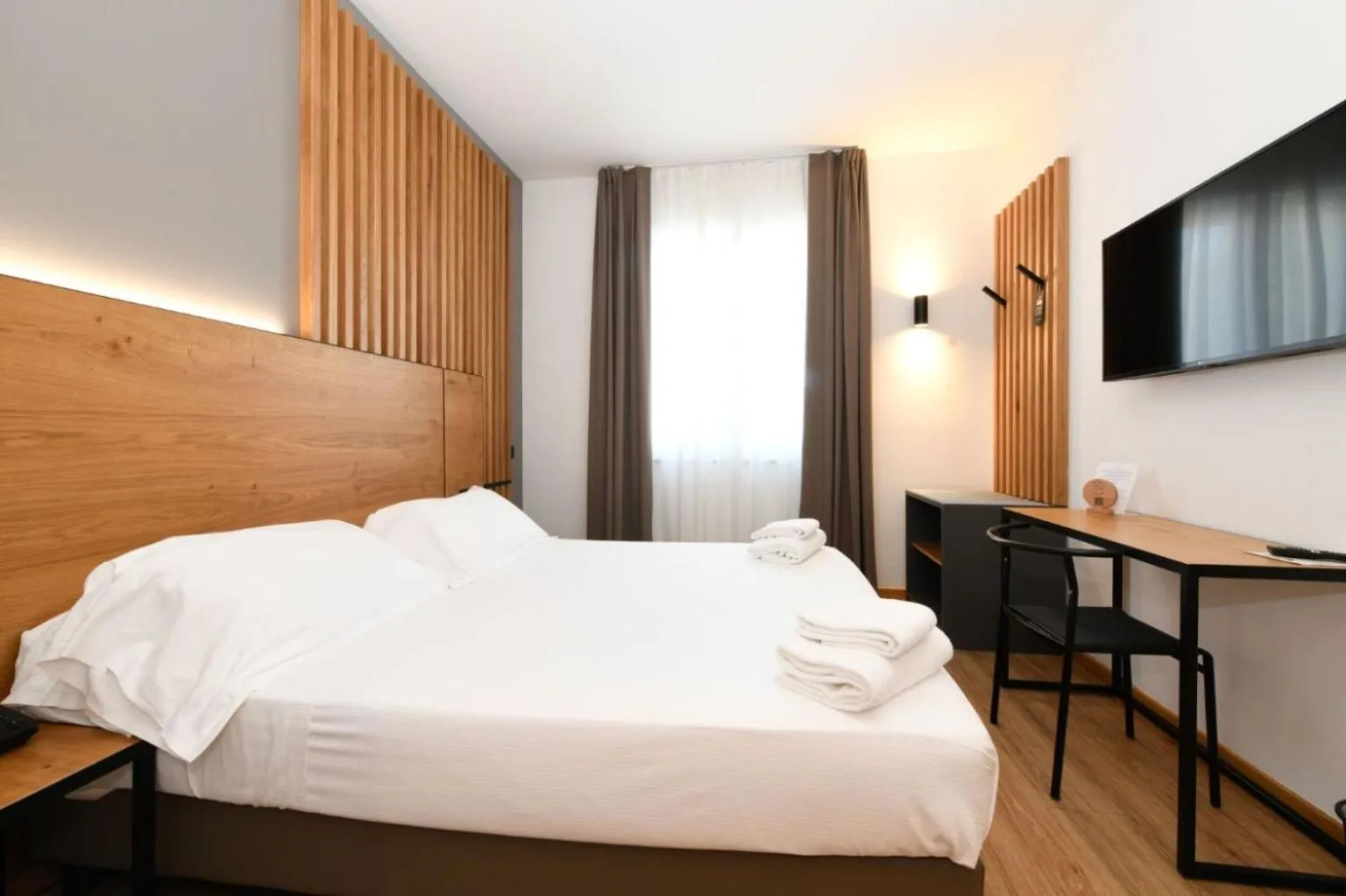 Bed in Best Western Hotel Arya