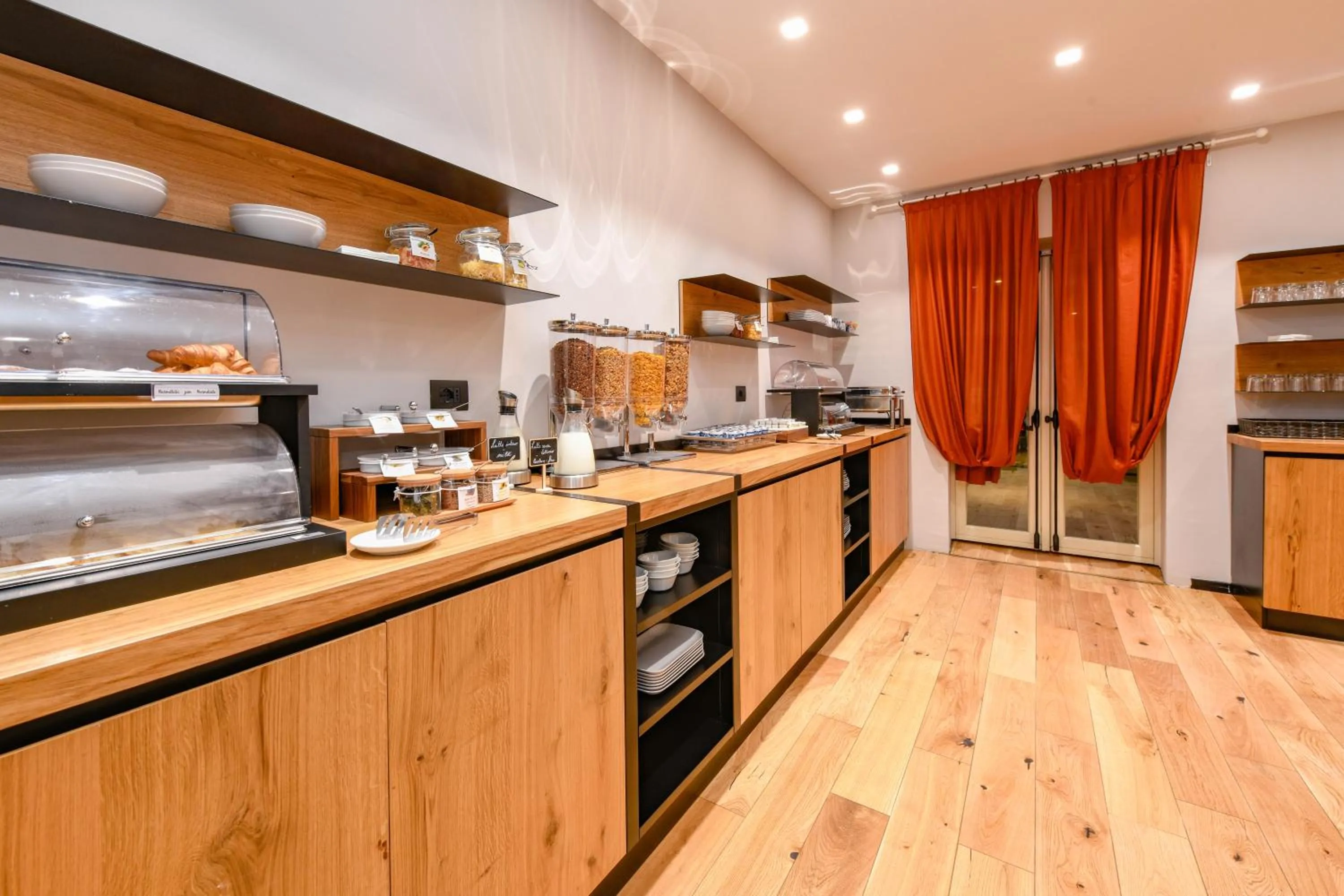 Asian breakfast in Hotel Arya by Mauro