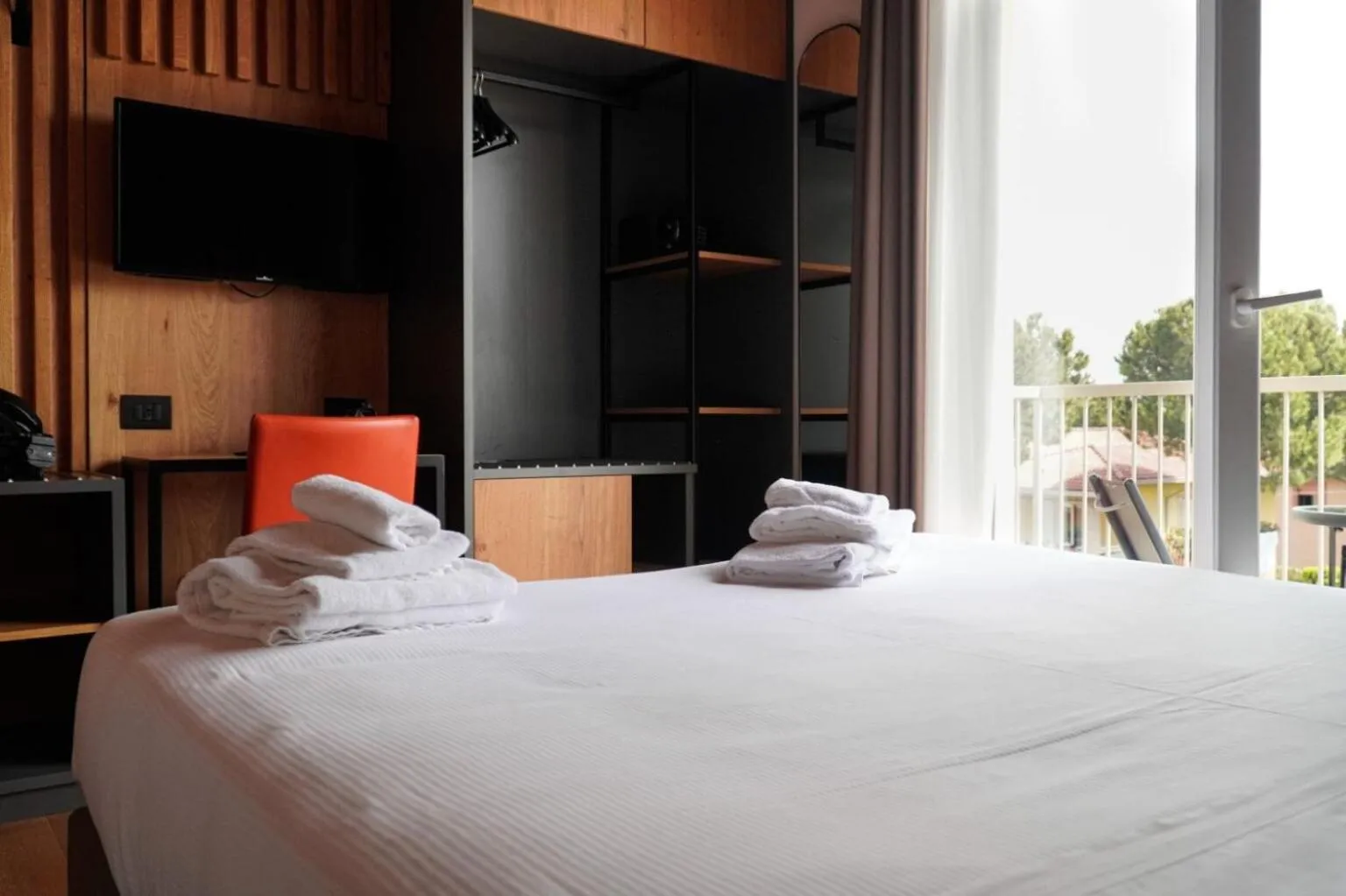 Bed in Best Western Hotel Arya