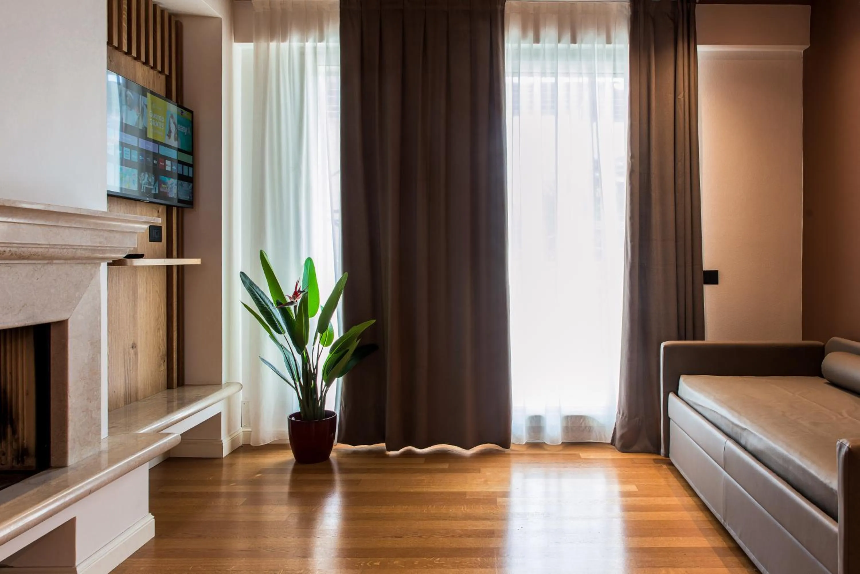 Communal lounge/ TV room, Bed in Hotel Arya by Mauro