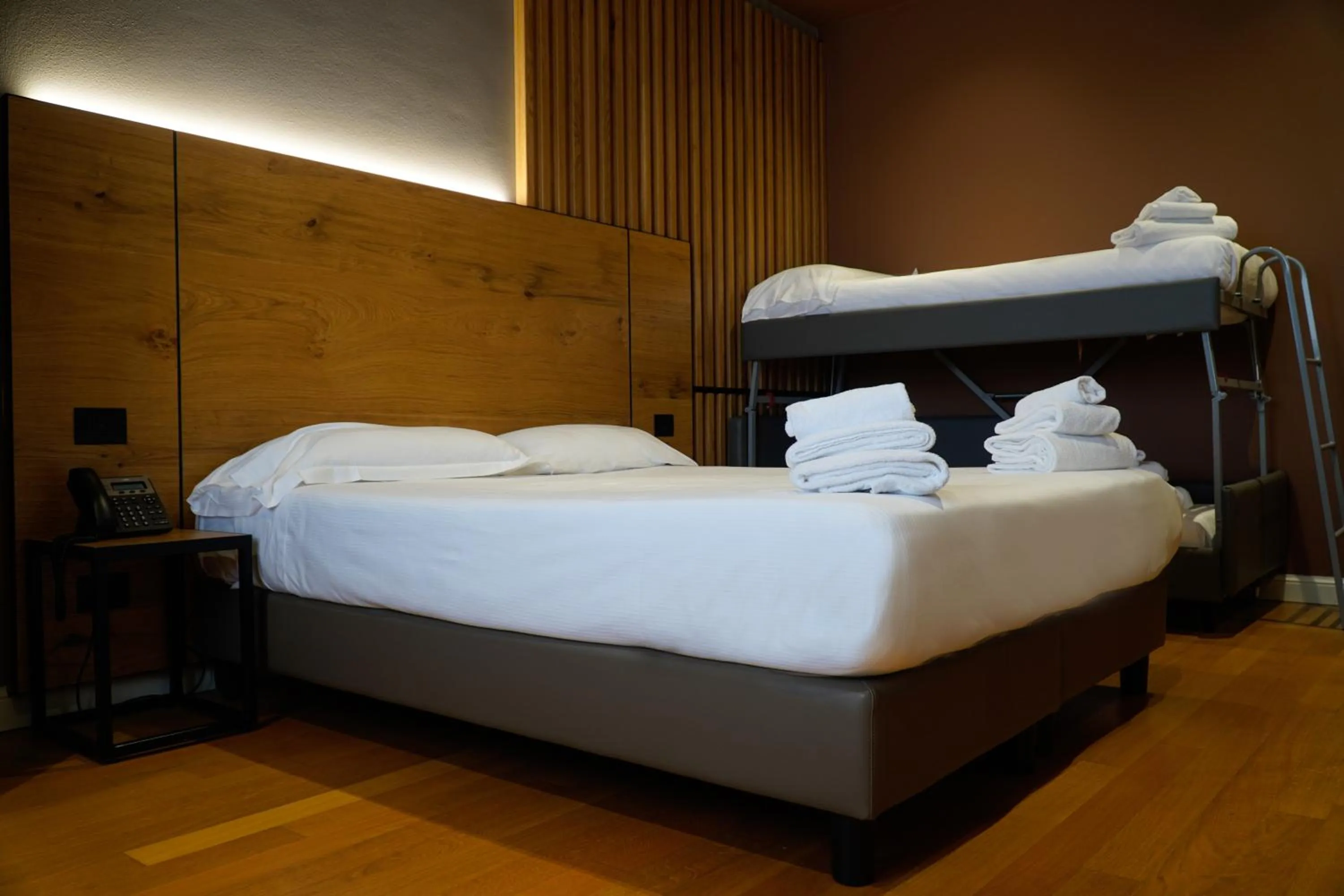 Photo of the whole room, Bed in Hotel Arya by Mauro